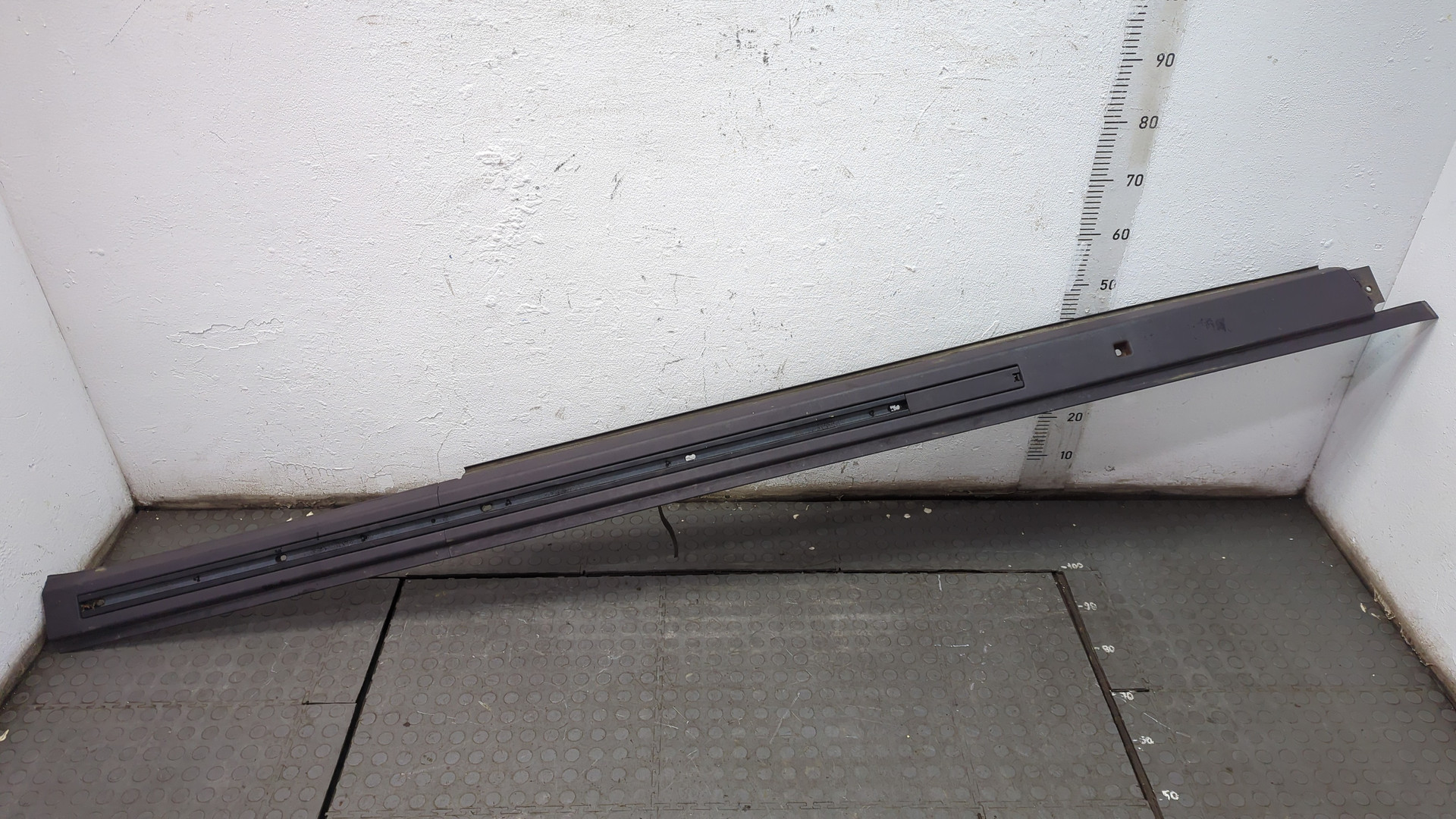 Рейлинг (релинг) левый (планка на крышу)