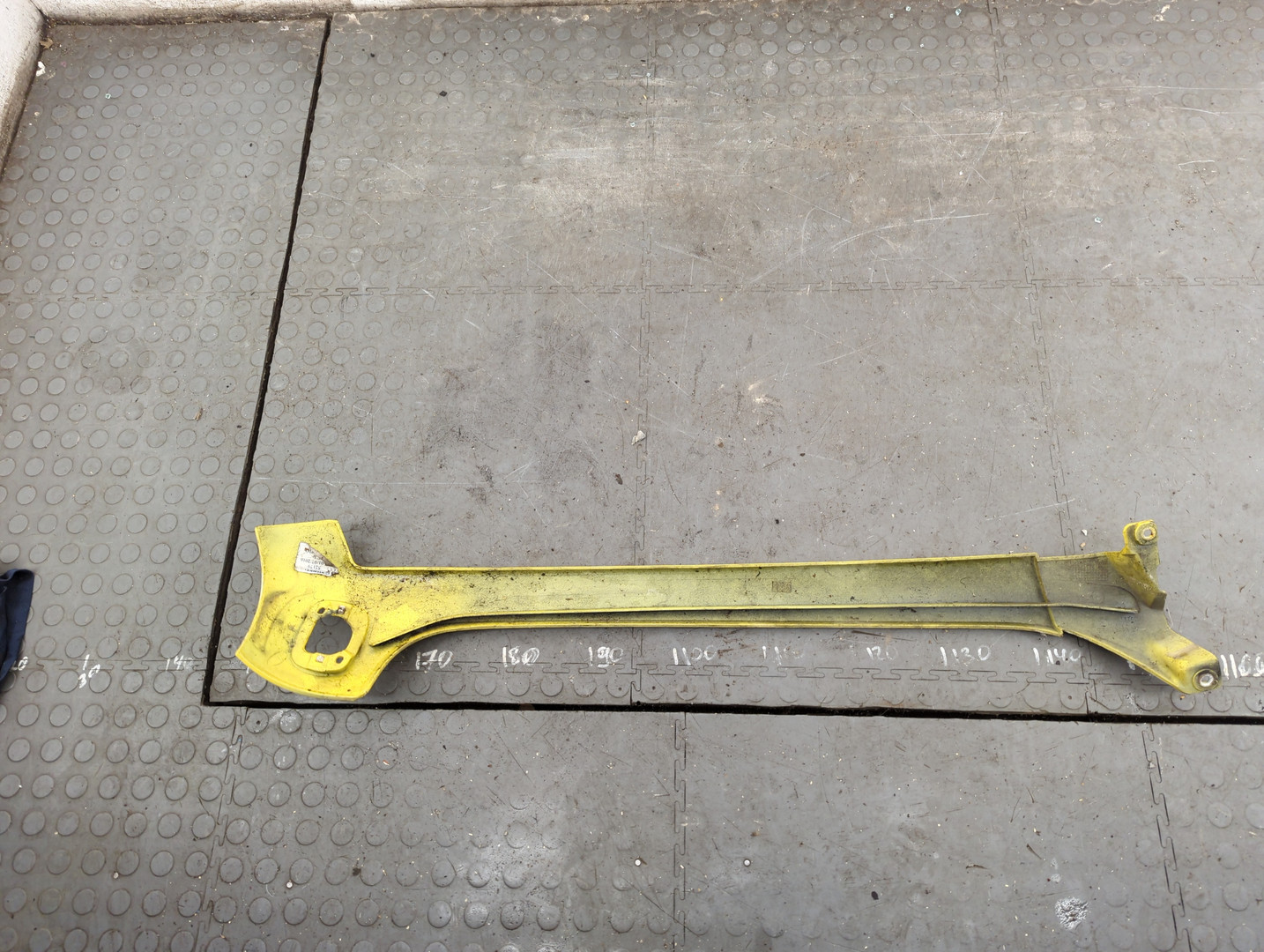 Молдинг лобового стекла