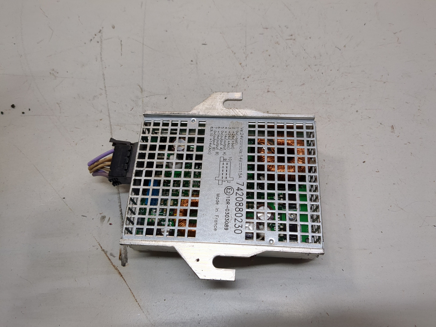 Преобразователь напряжения (адаптер)