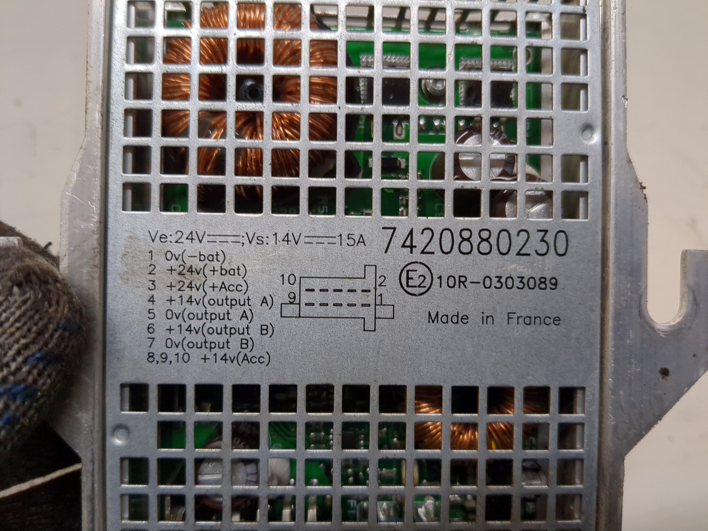 Преобразователь напряжения (адаптер)