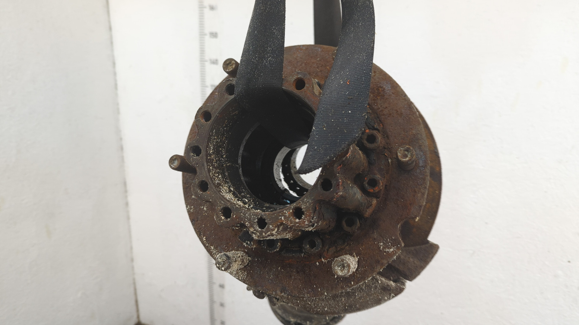 Кулак поворотный задний правый