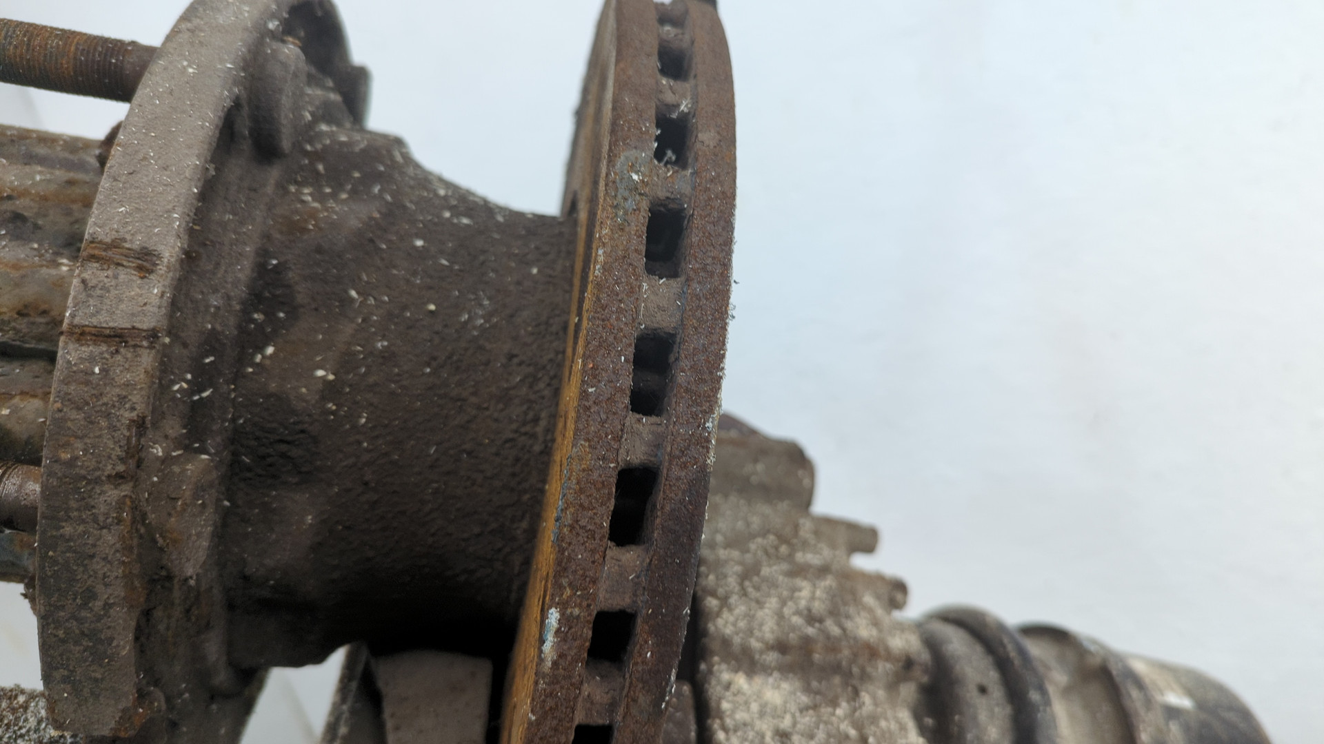 Кулак поворотный задний правый