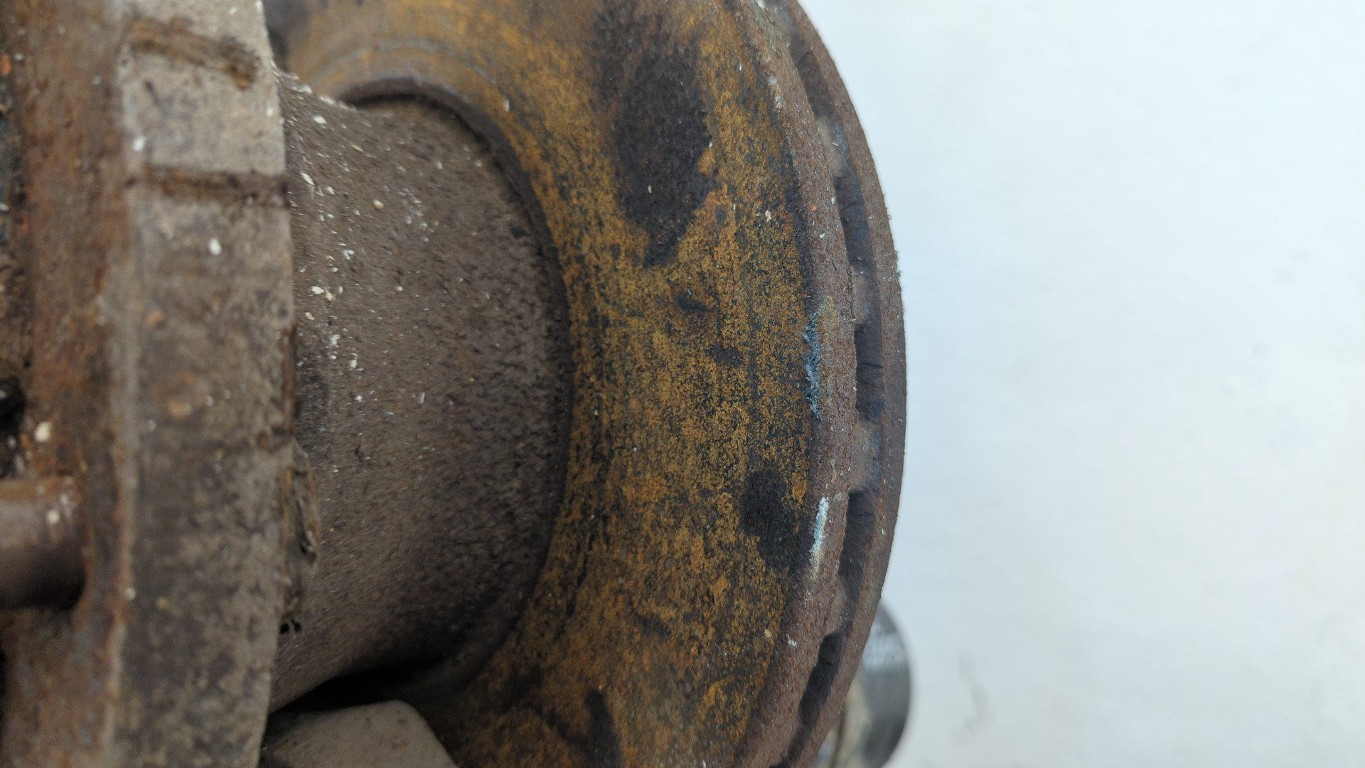 Кулак поворотный задний правый