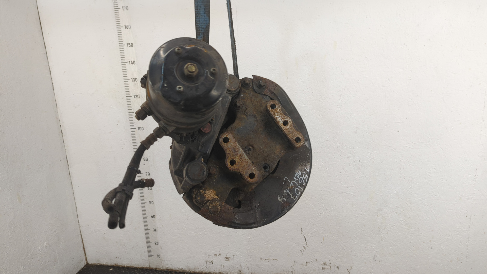 Кулак поворотный задний левый