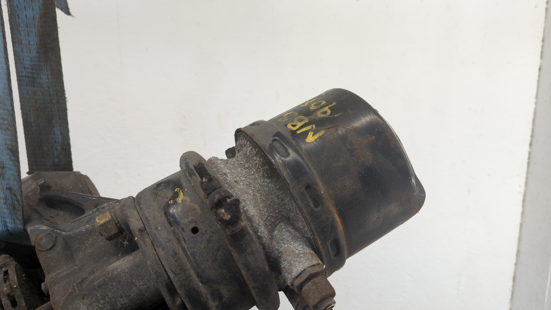 Кулак поворотный задний левый