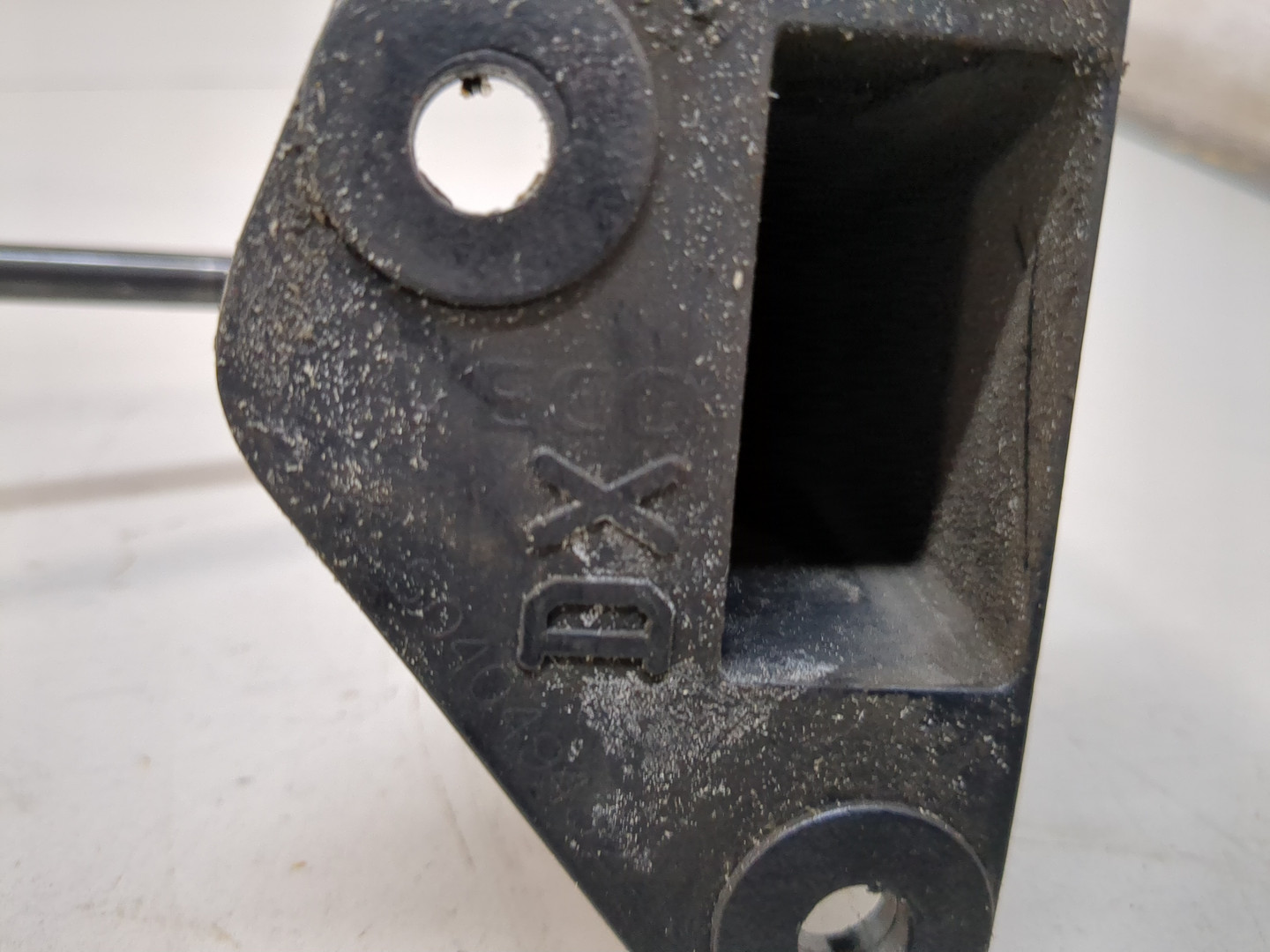 Амортизатор капота