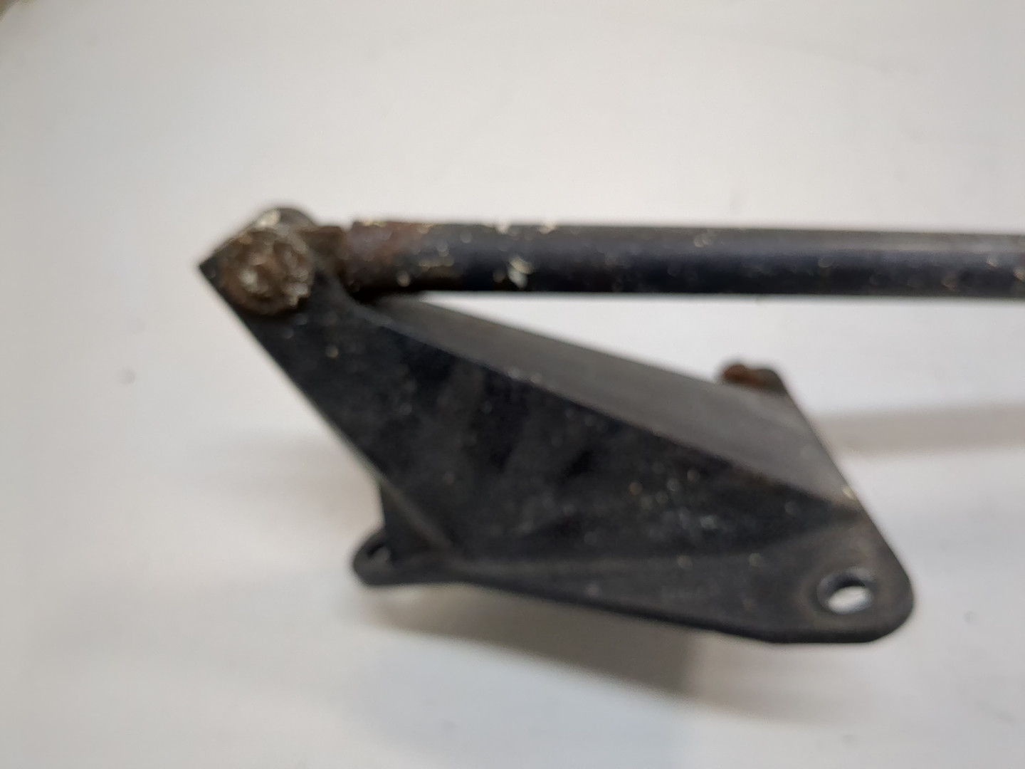 Амортизатор капота