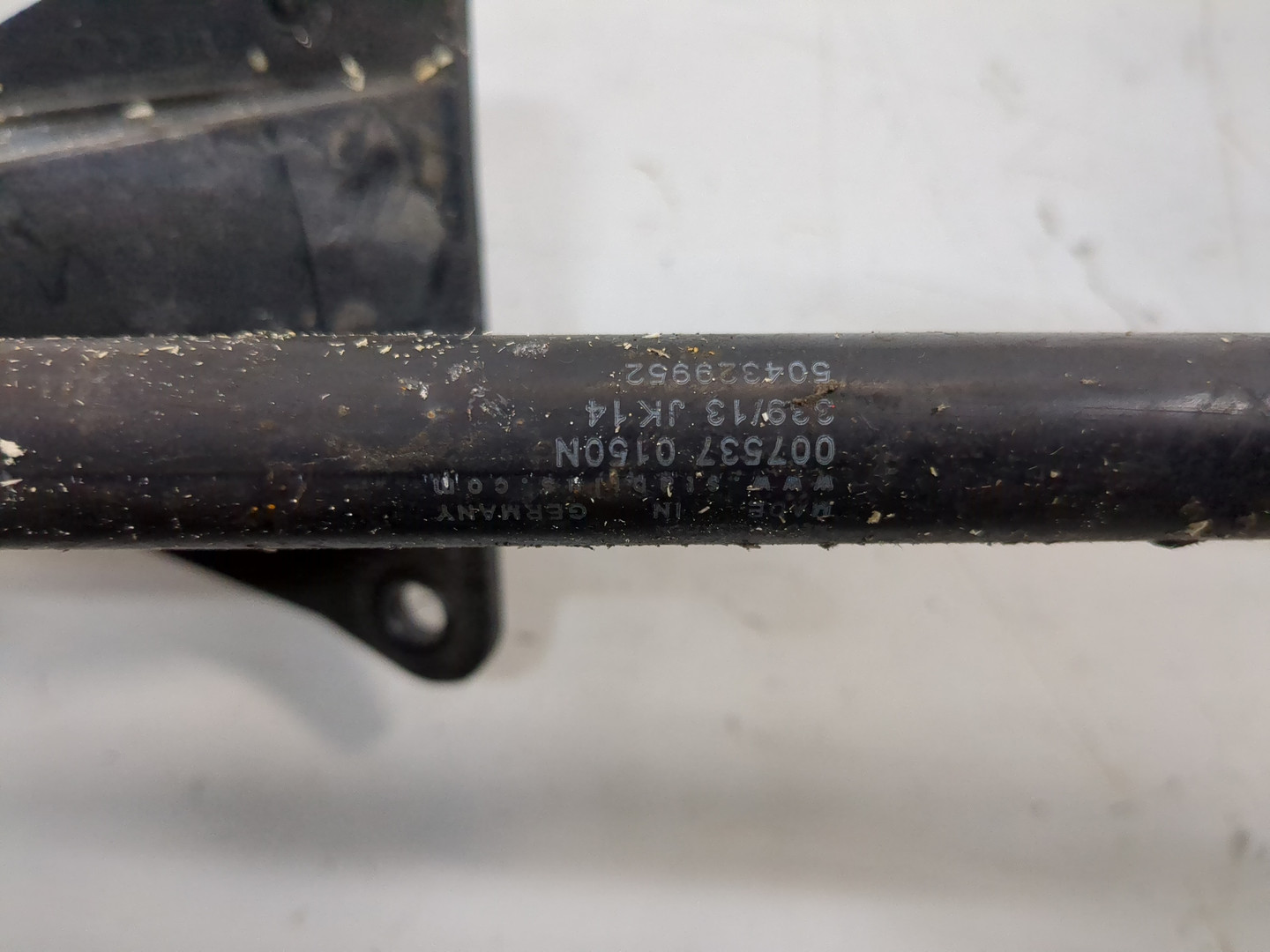 Амортизатор капота