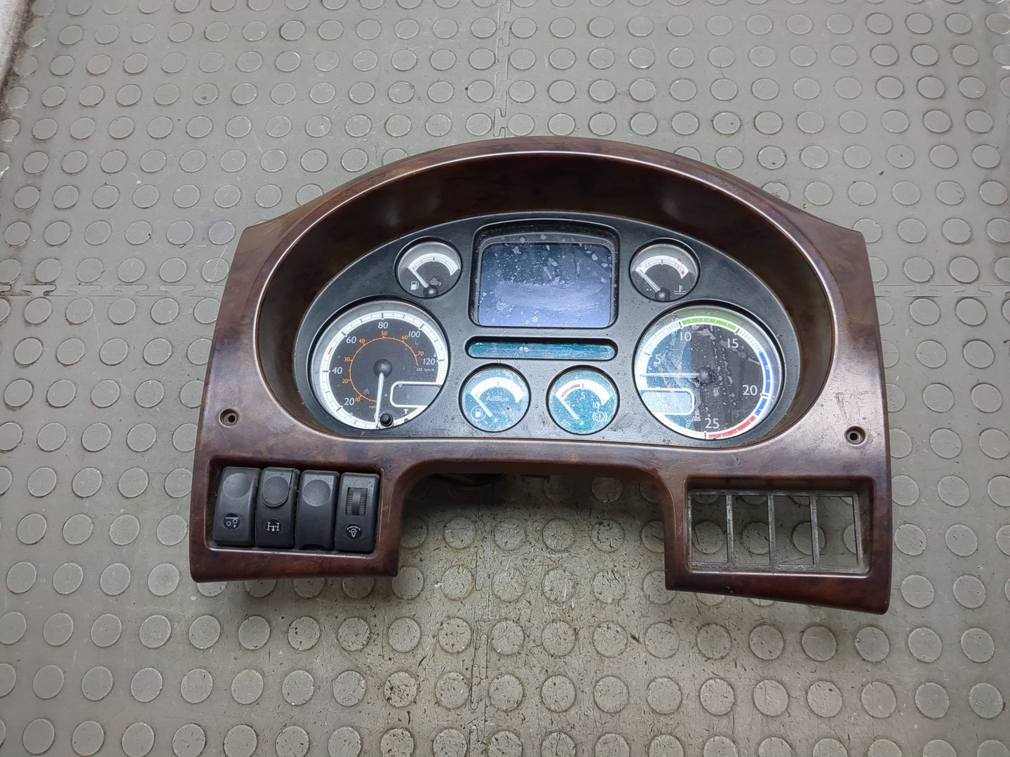 Панель приборов