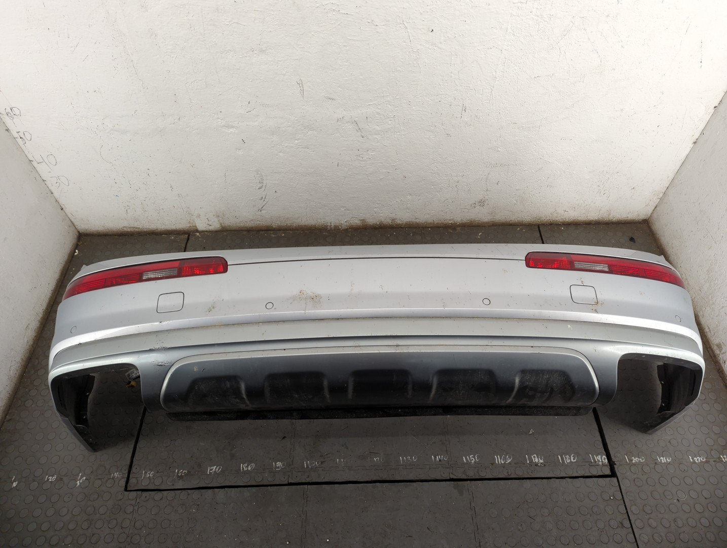 Бампер задний