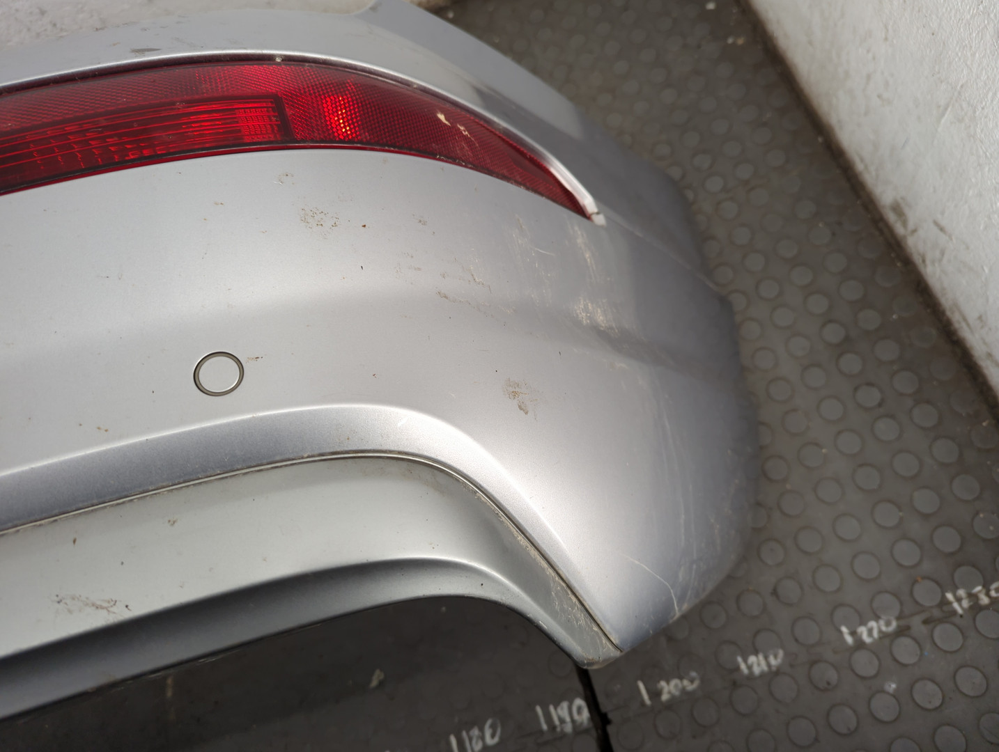 Бампер задний