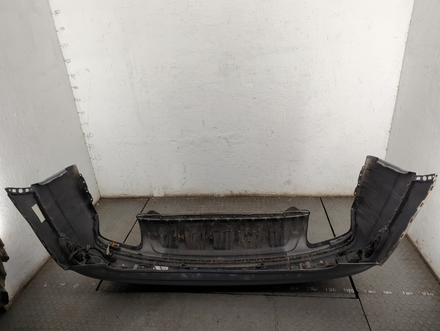 Бампер задний