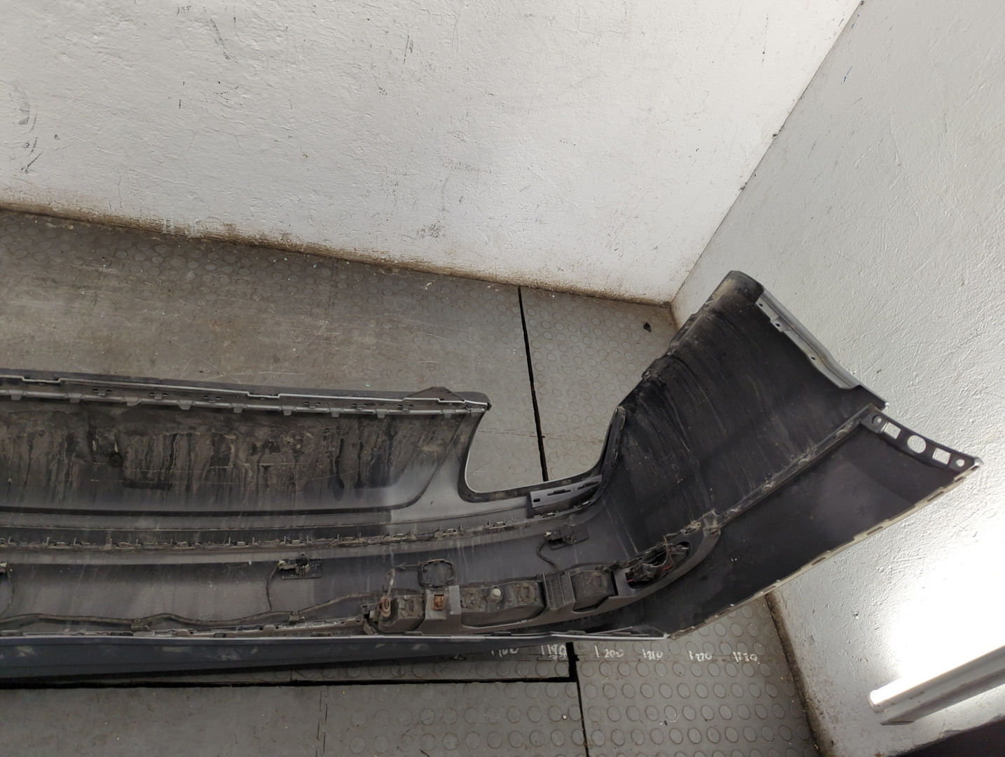 Бампер задний