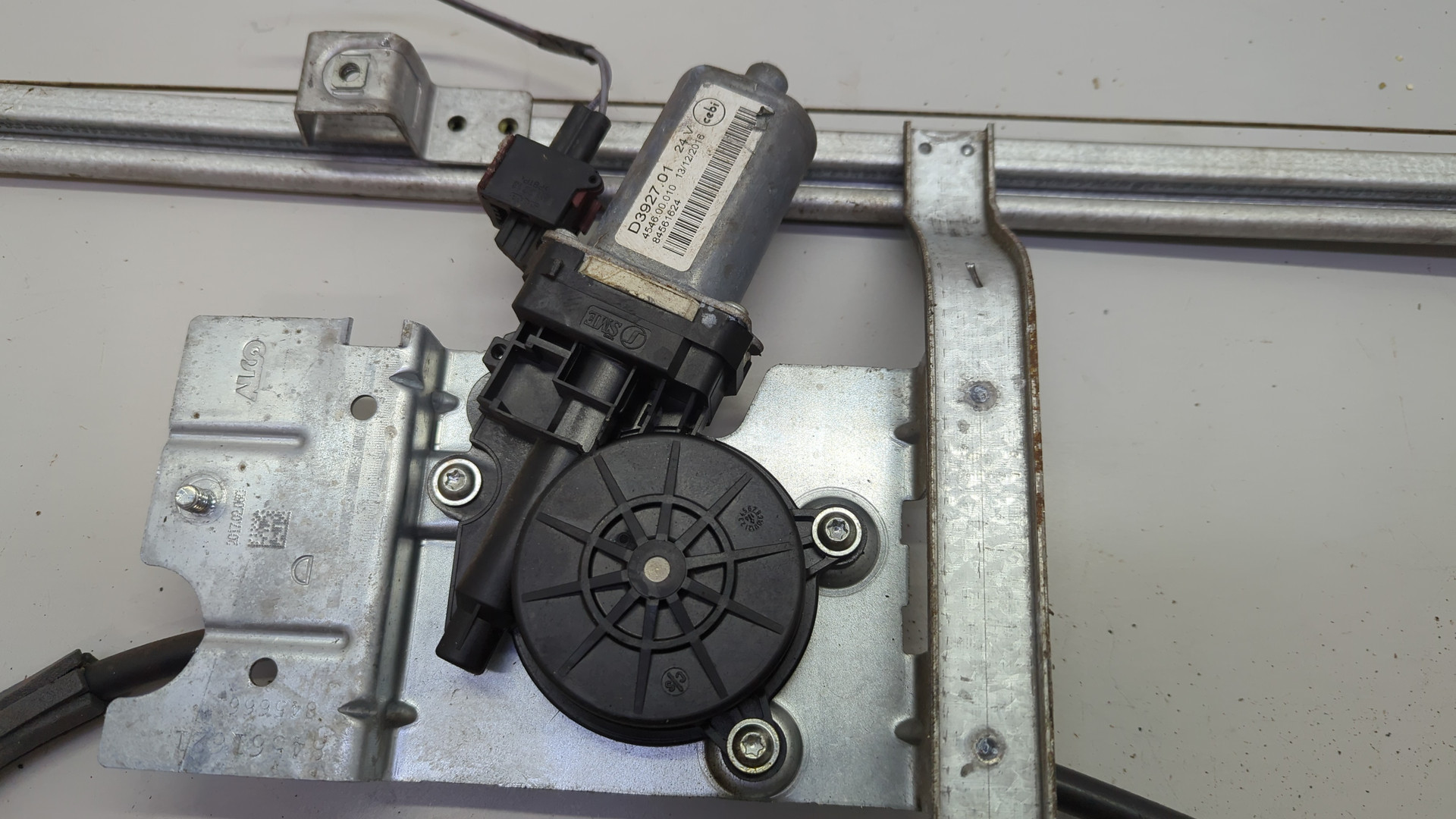 Стеклоподъемник электр. передний правый