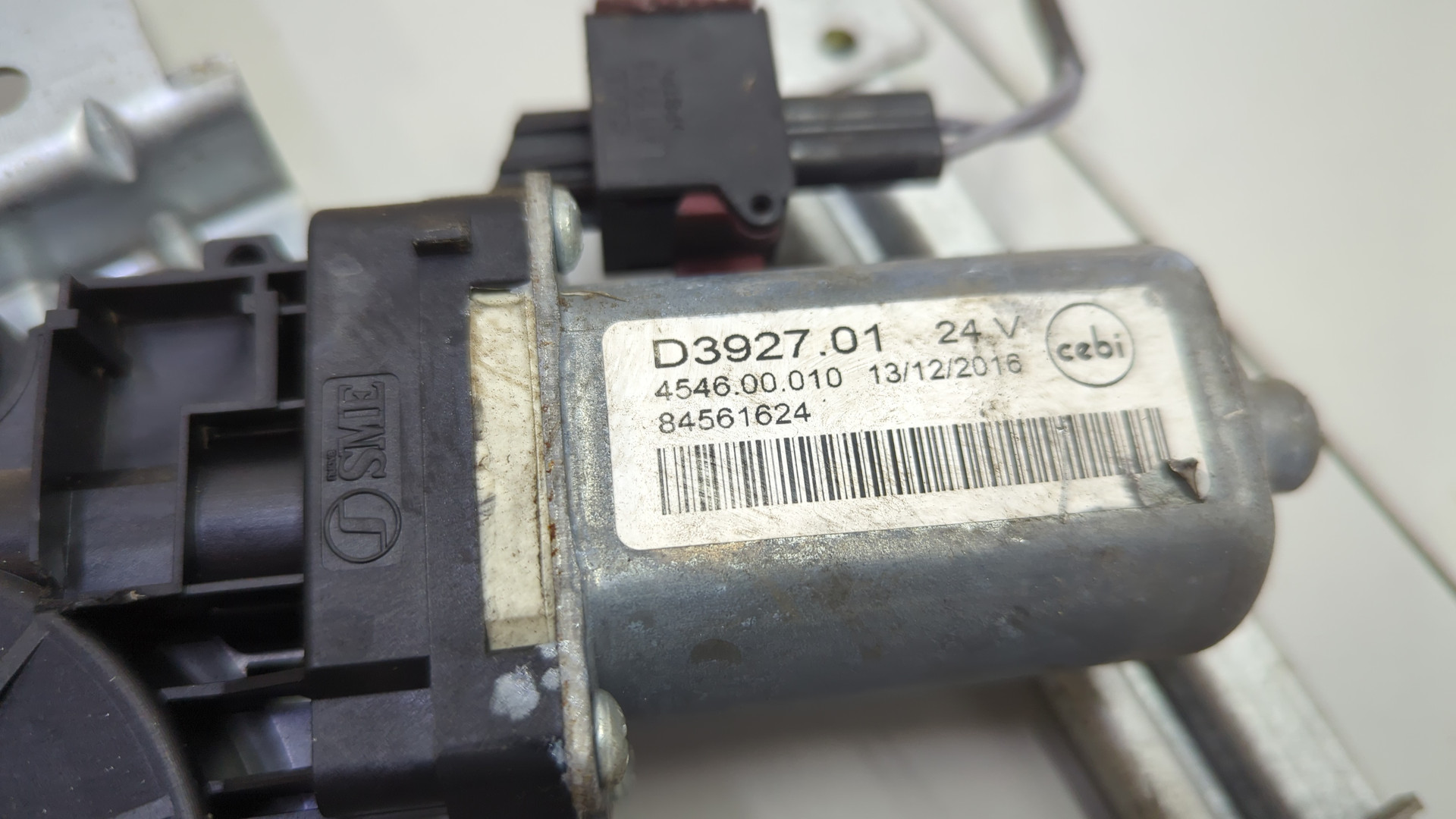 Стеклоподъемник электр. передний правый