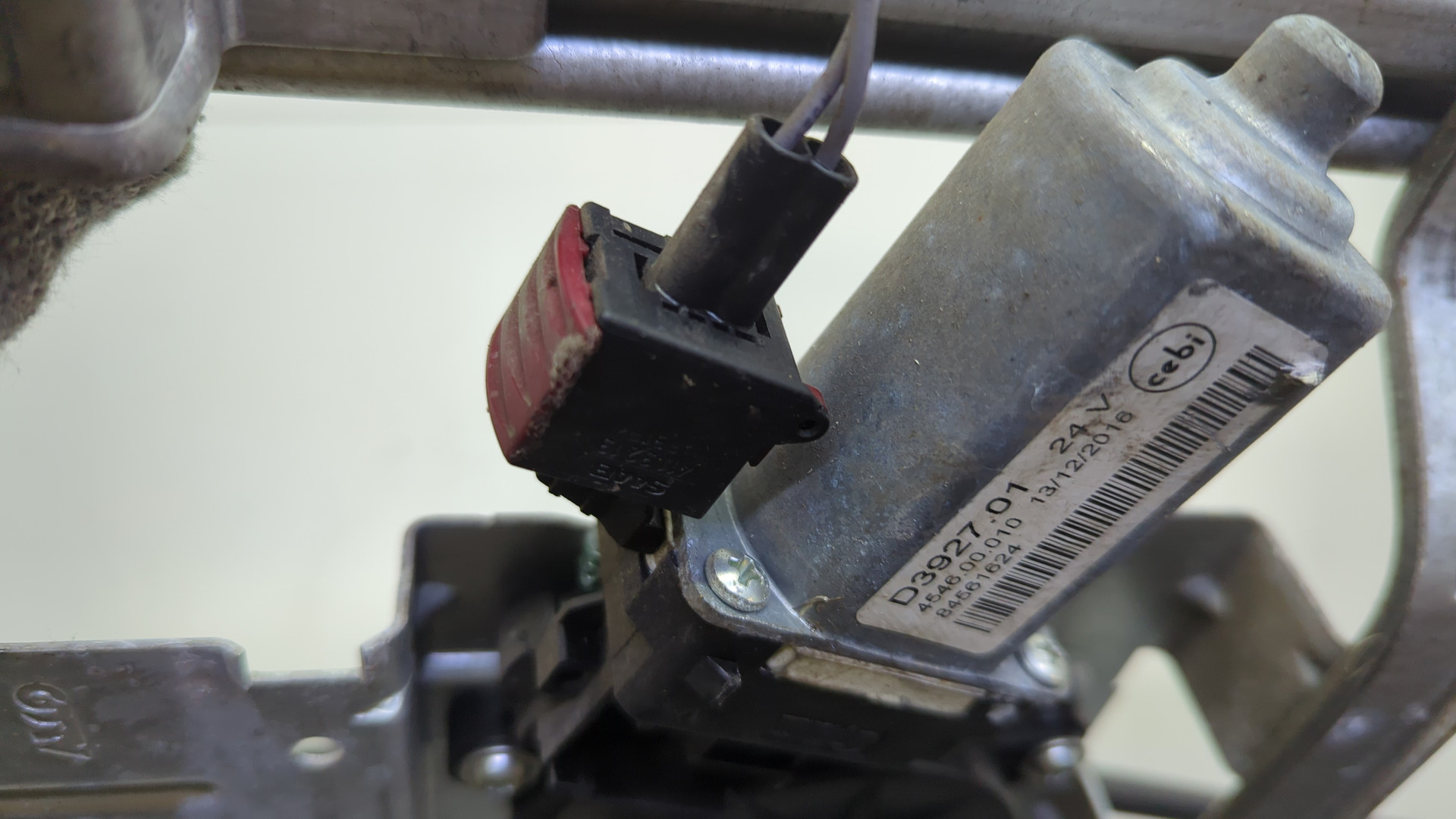 Стеклоподъемник электр. передний правый