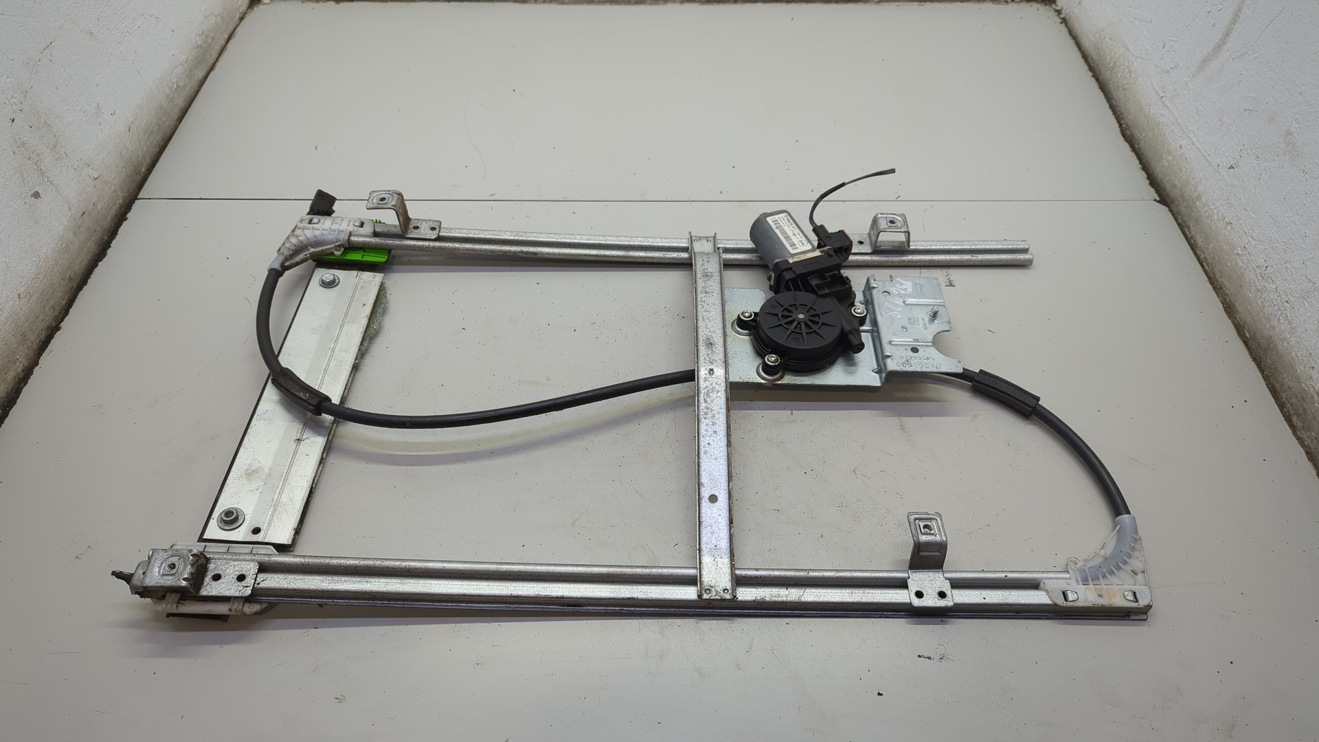 Стеклоподъемник электр. передний левый