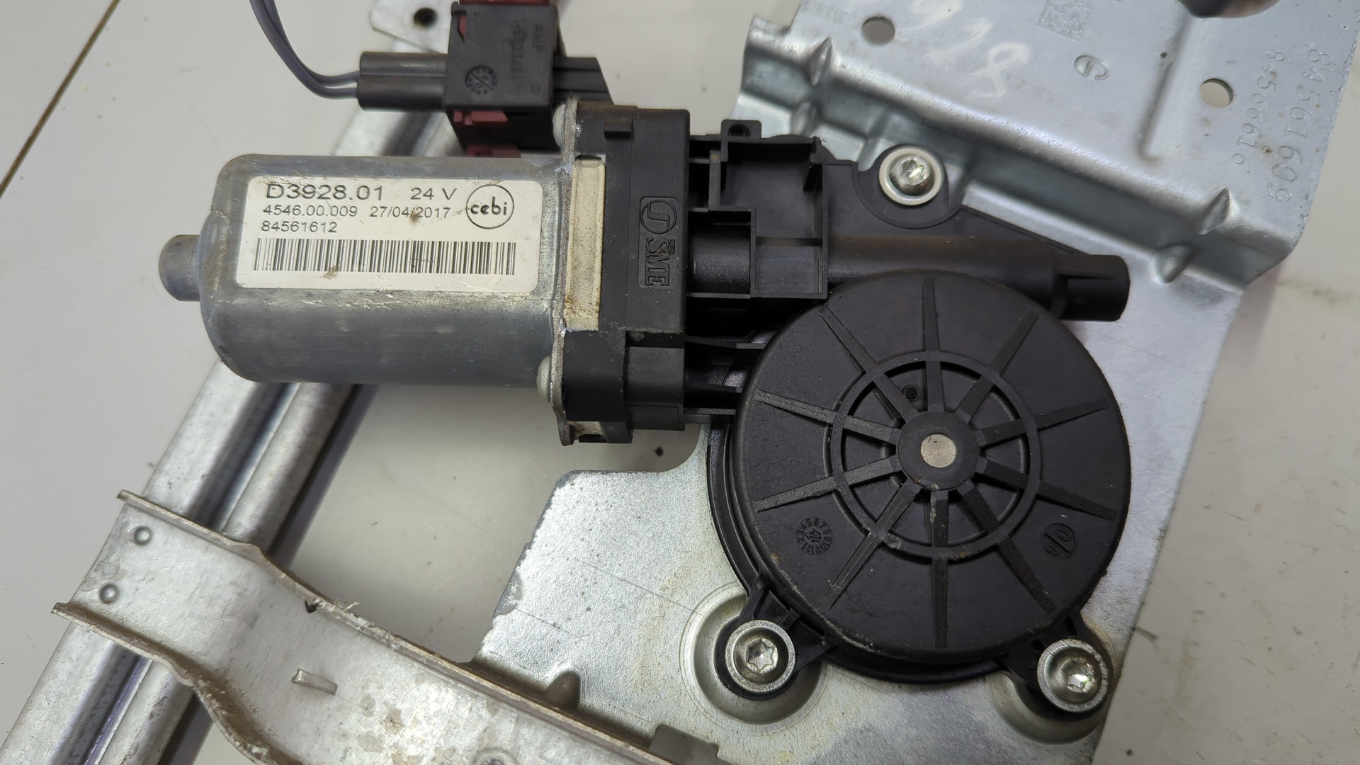 Стеклоподъемник электр. передний левый