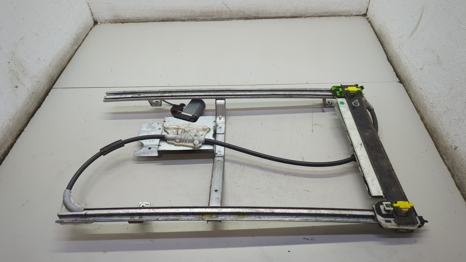 Стеклоподъемник электр. передний левый