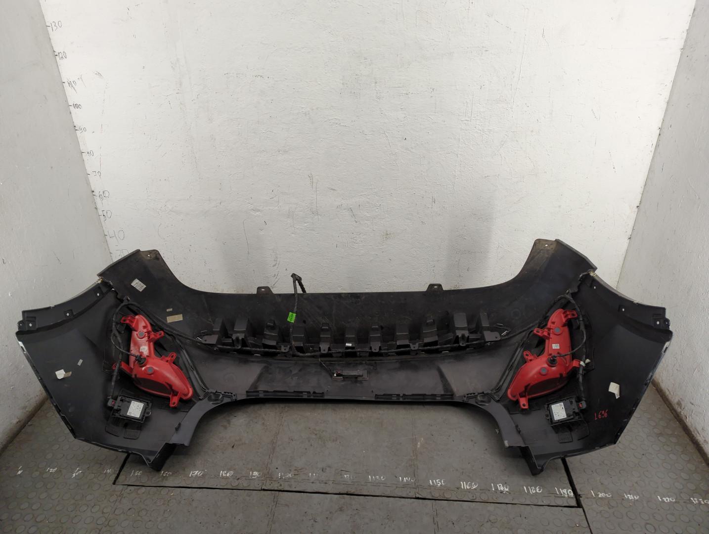 Бампер задний