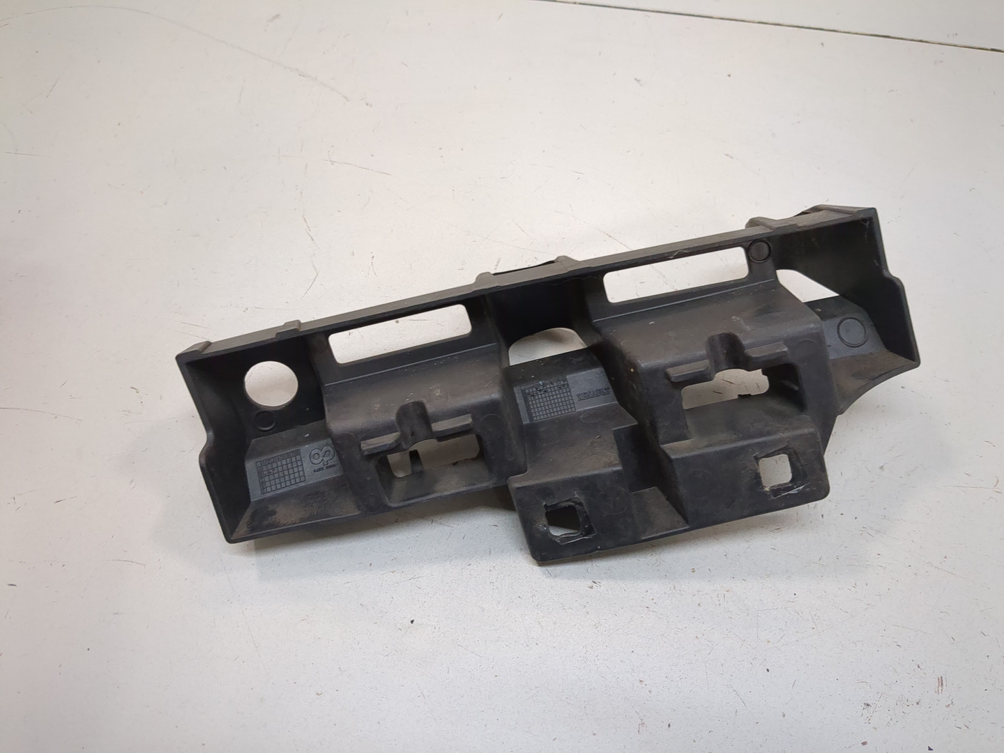 Кронштейн фар левый