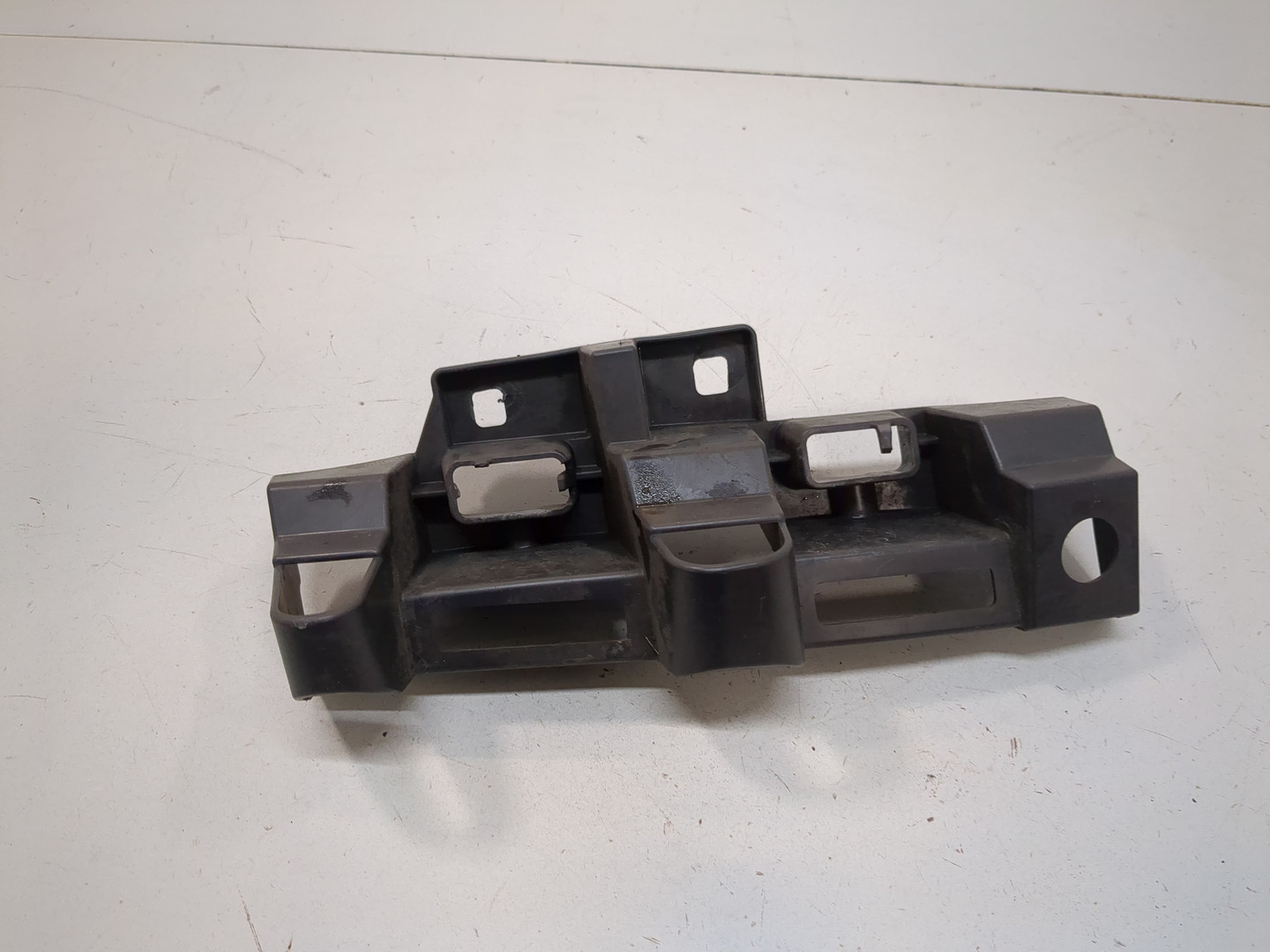 Кронштейн фар правый