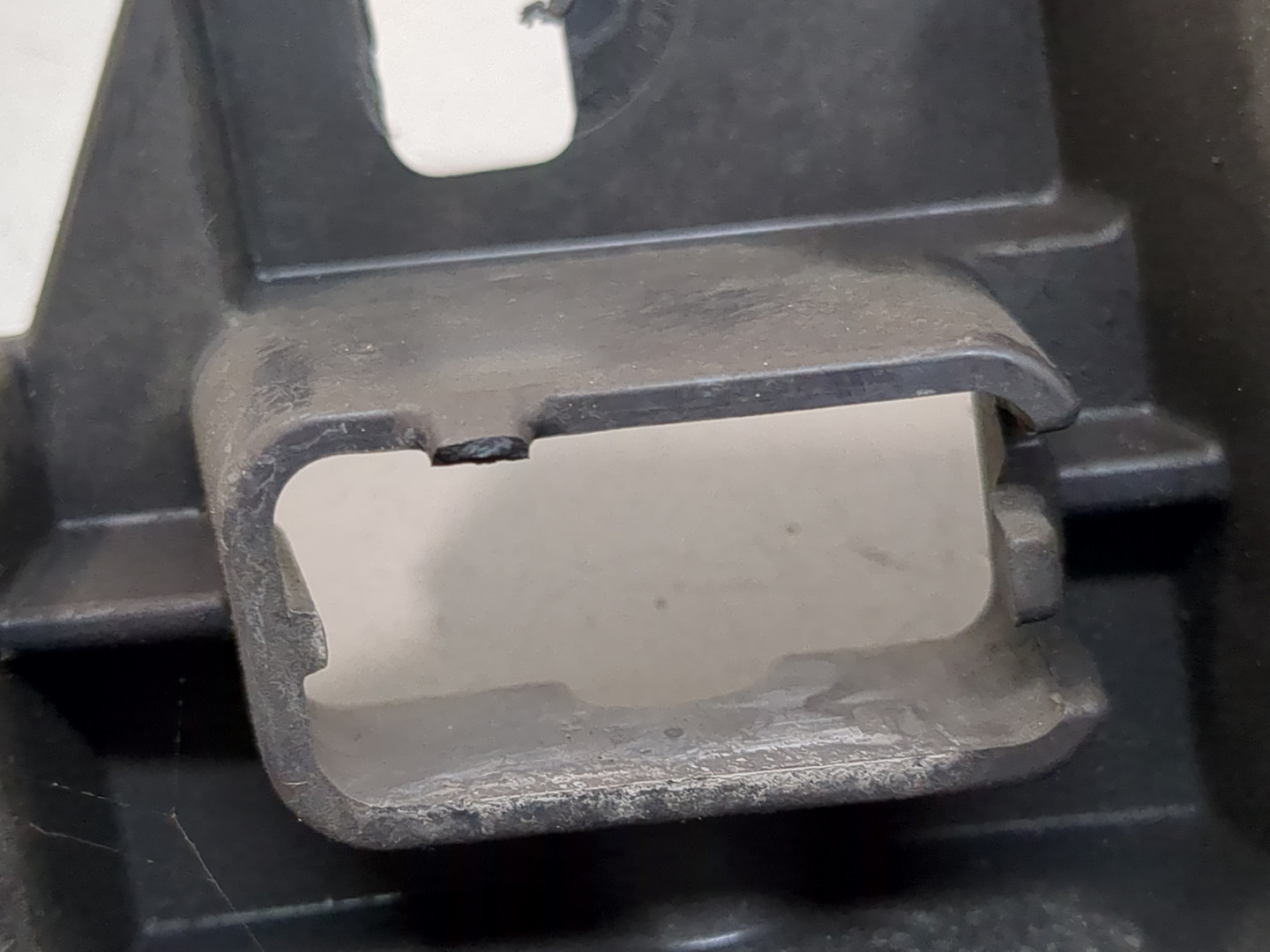 Кронштейн фар правый