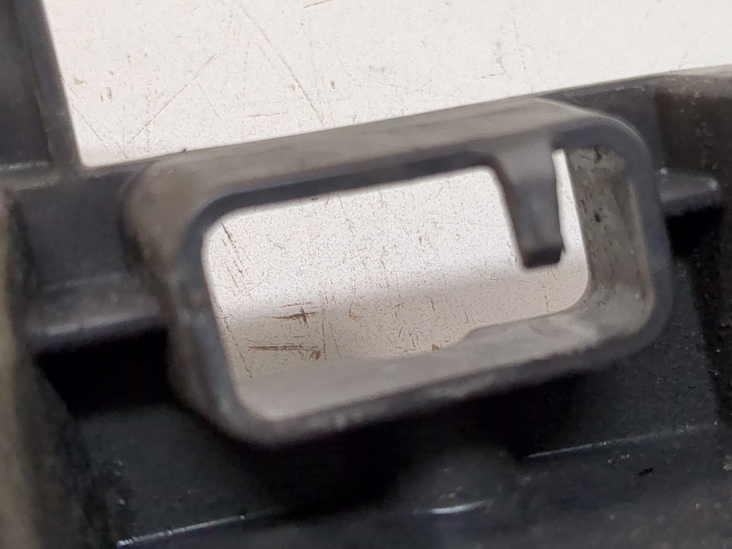 Кронштейн фар правый