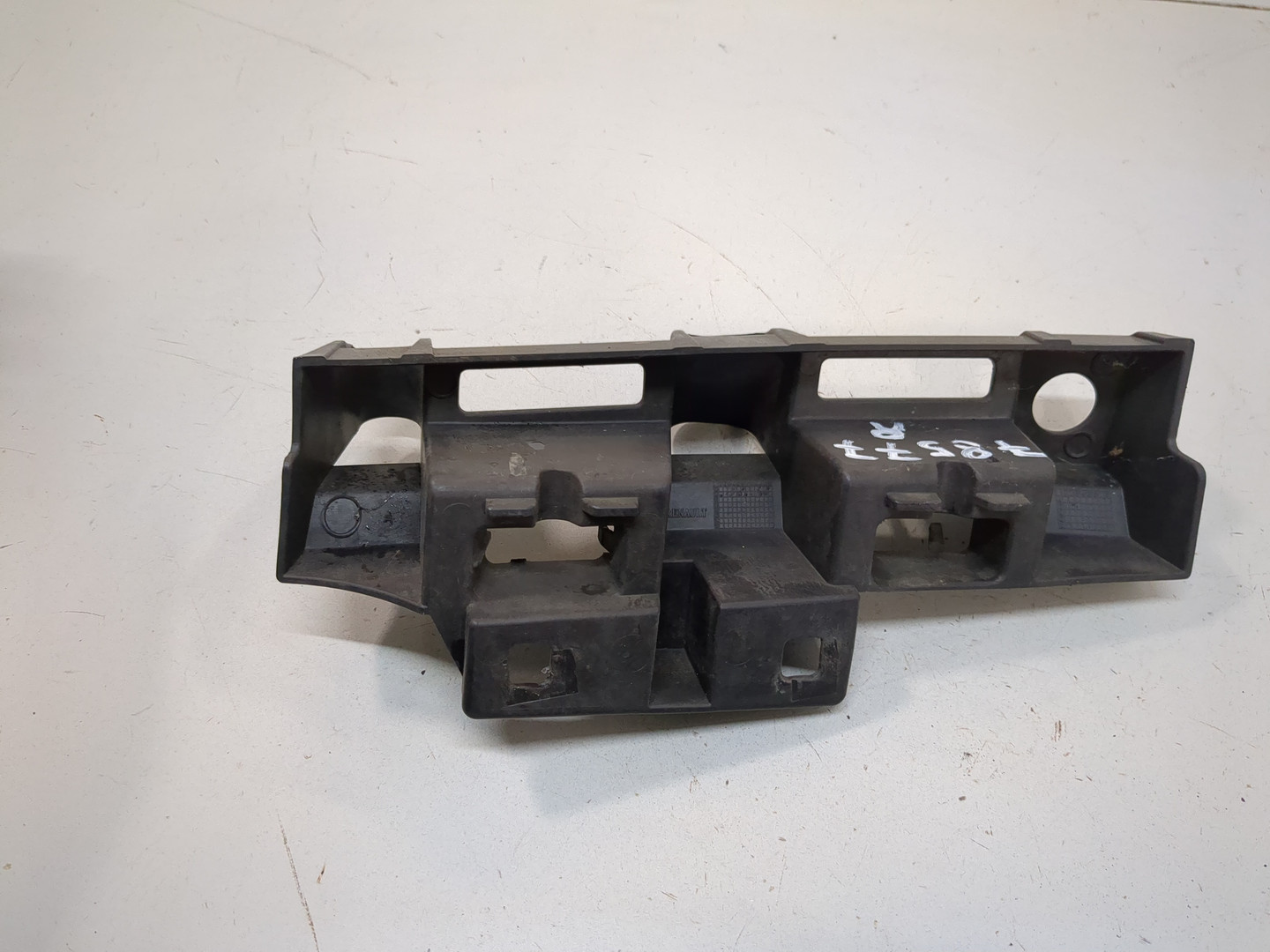 Кронштейн фар правый