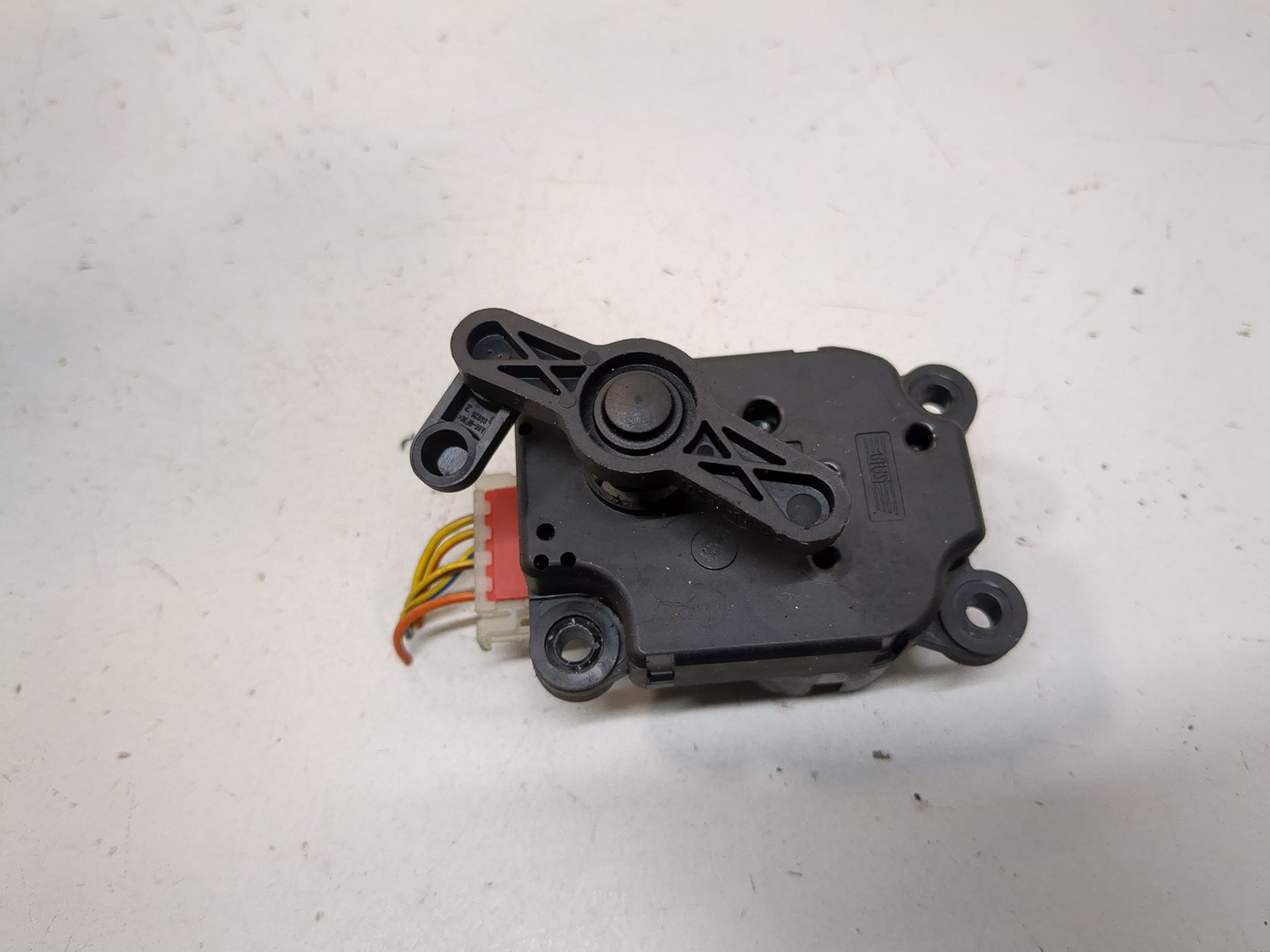 Моторчик заслонки печки