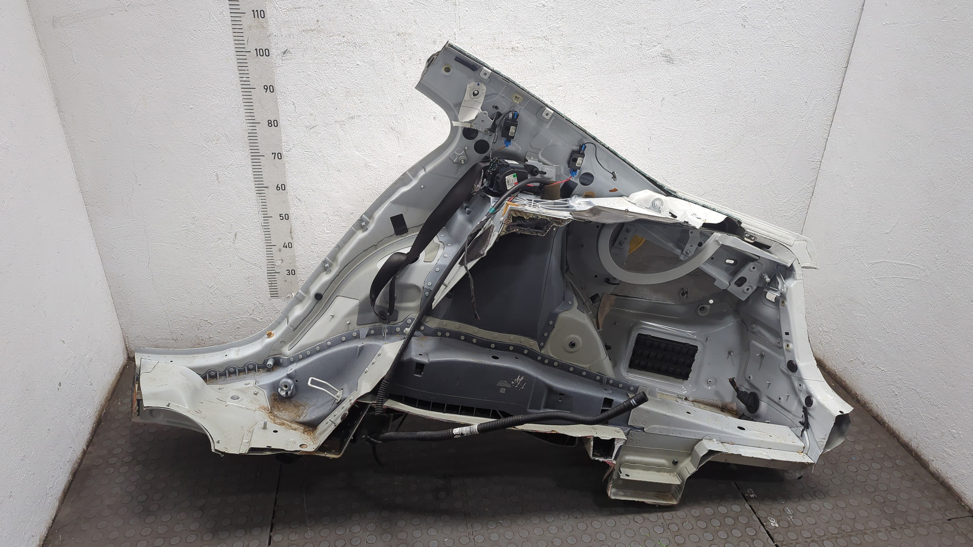 Кузовной элемент