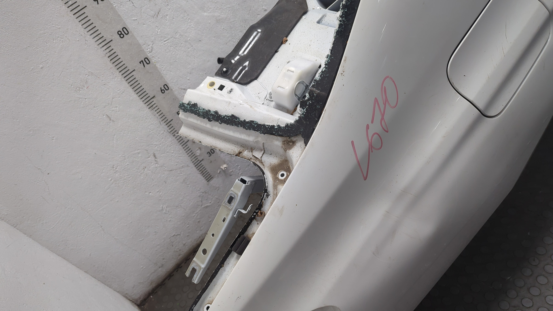 Кузовной элемент