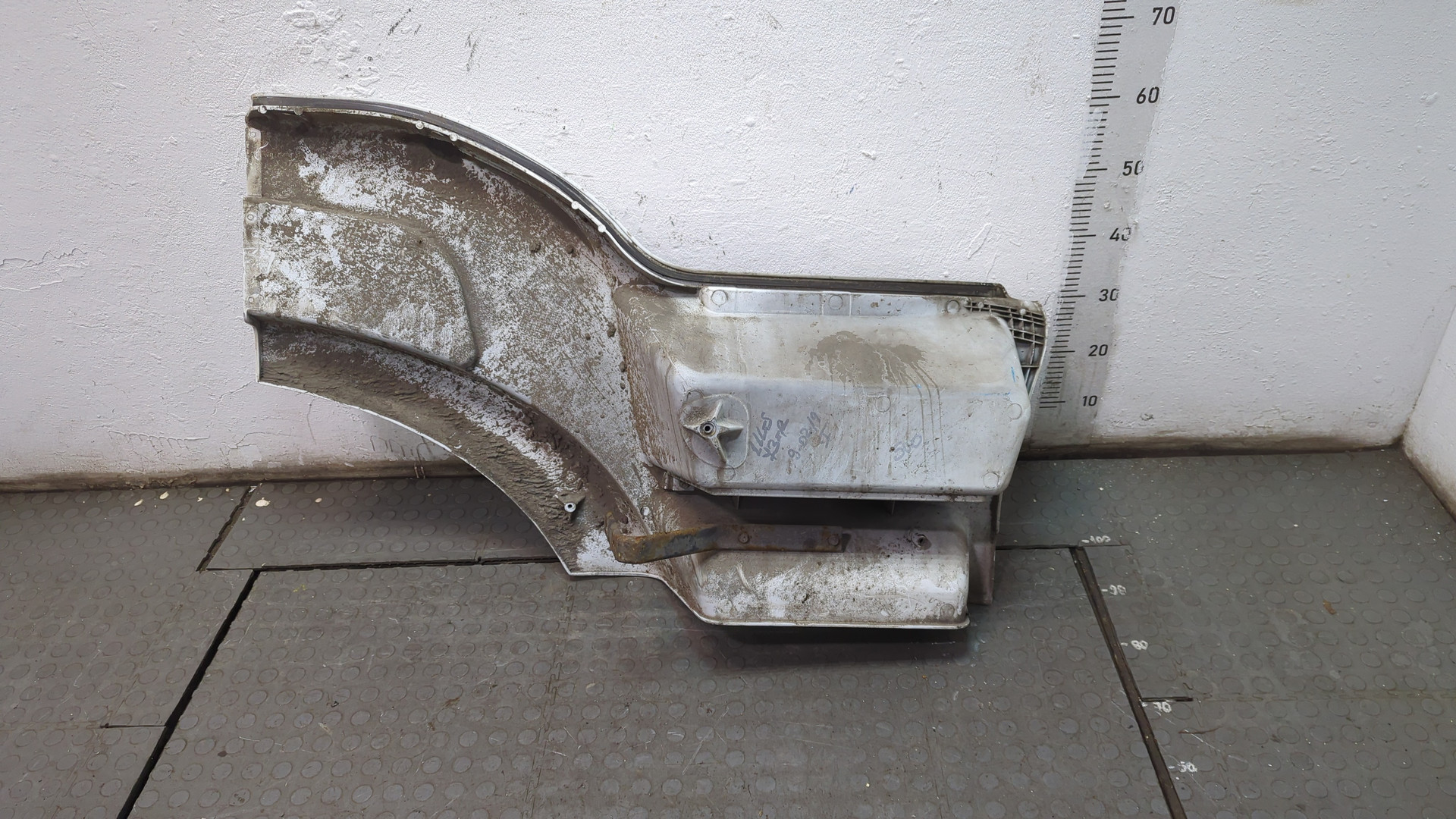 Подножка левая