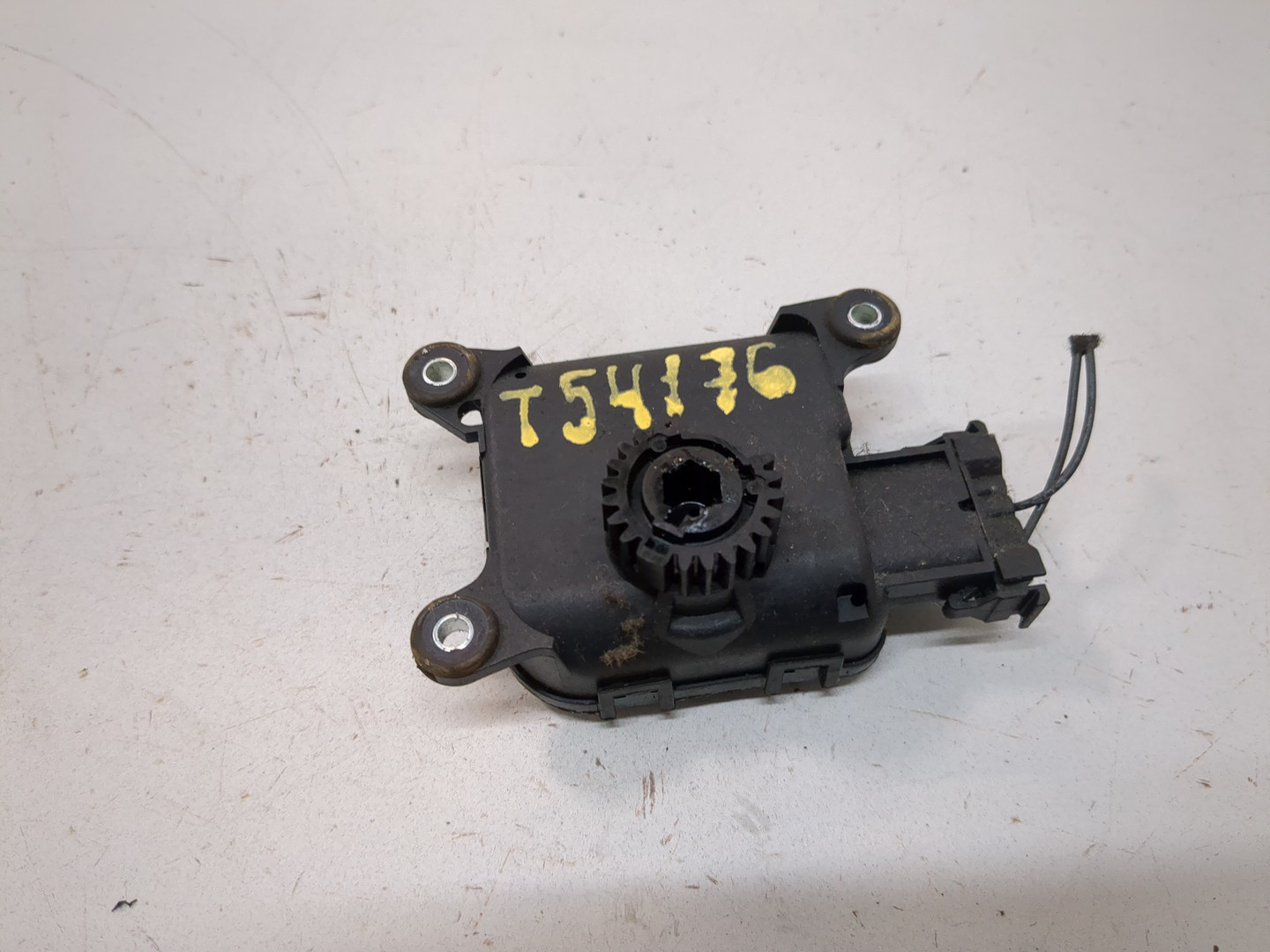 Моторчик заслонки печки