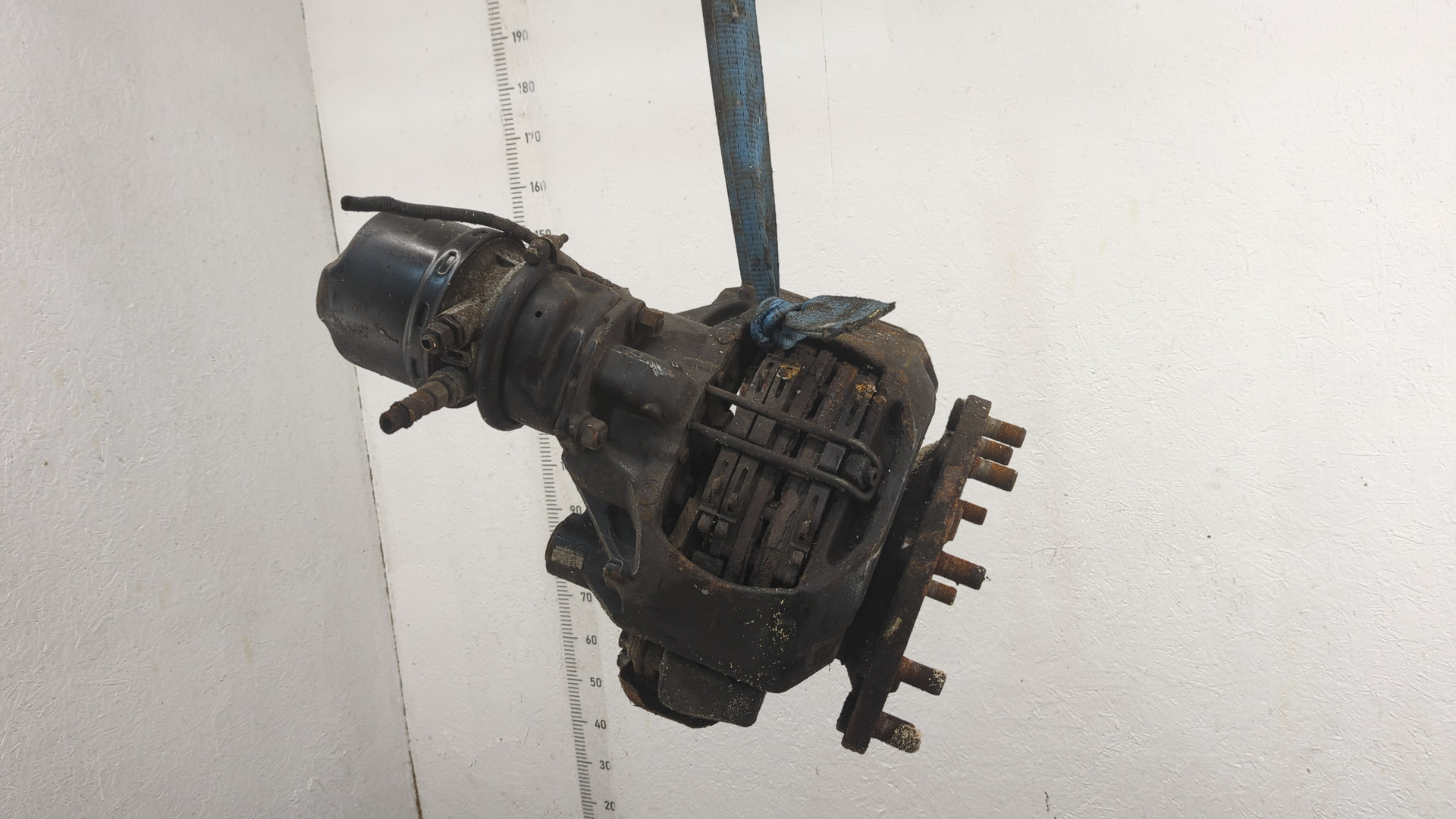 Кулак поворотный задний правый