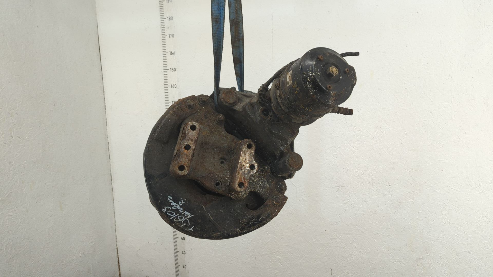 Кулак поворотный задний правый