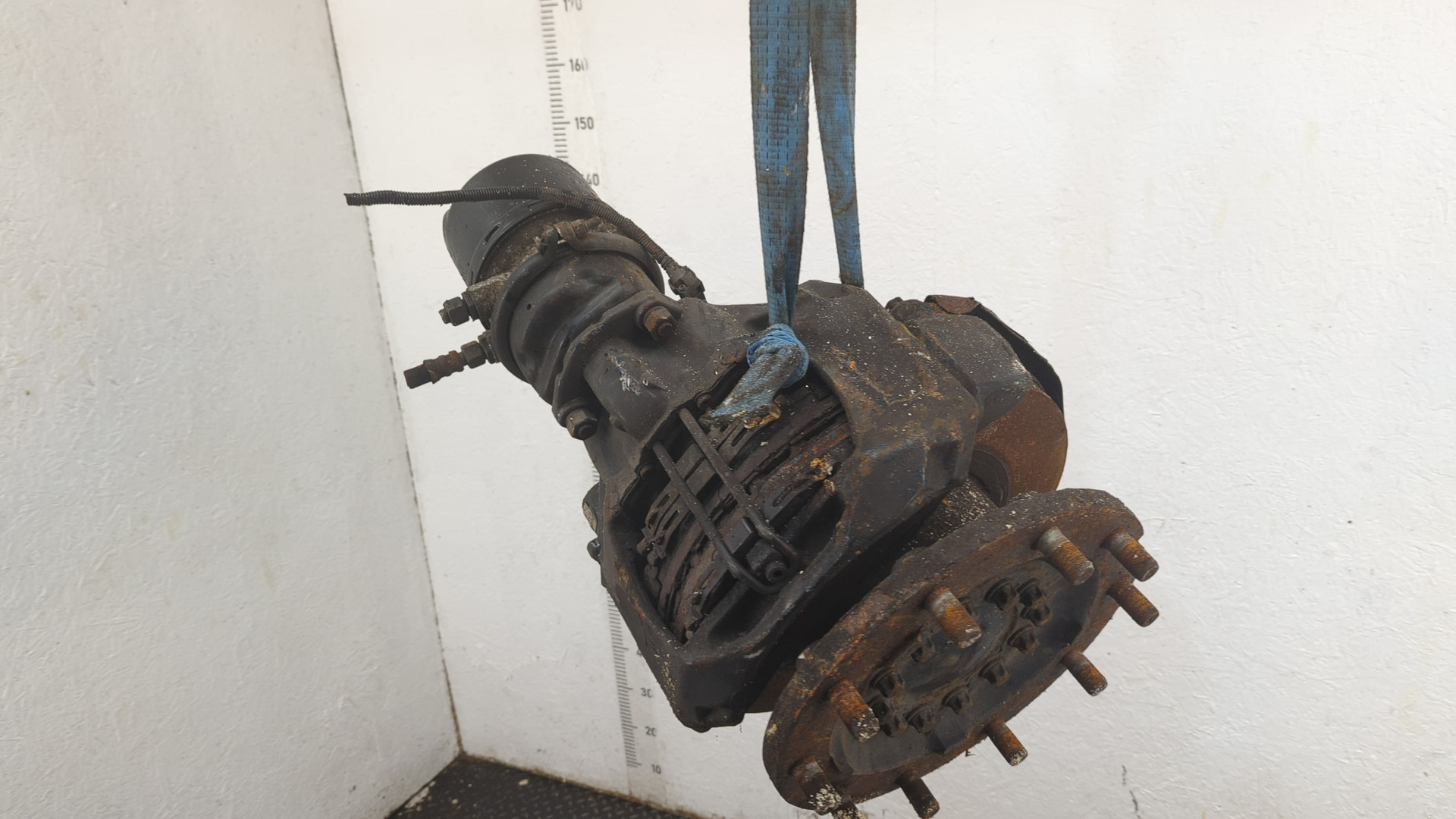 Кулак поворотный задний правый