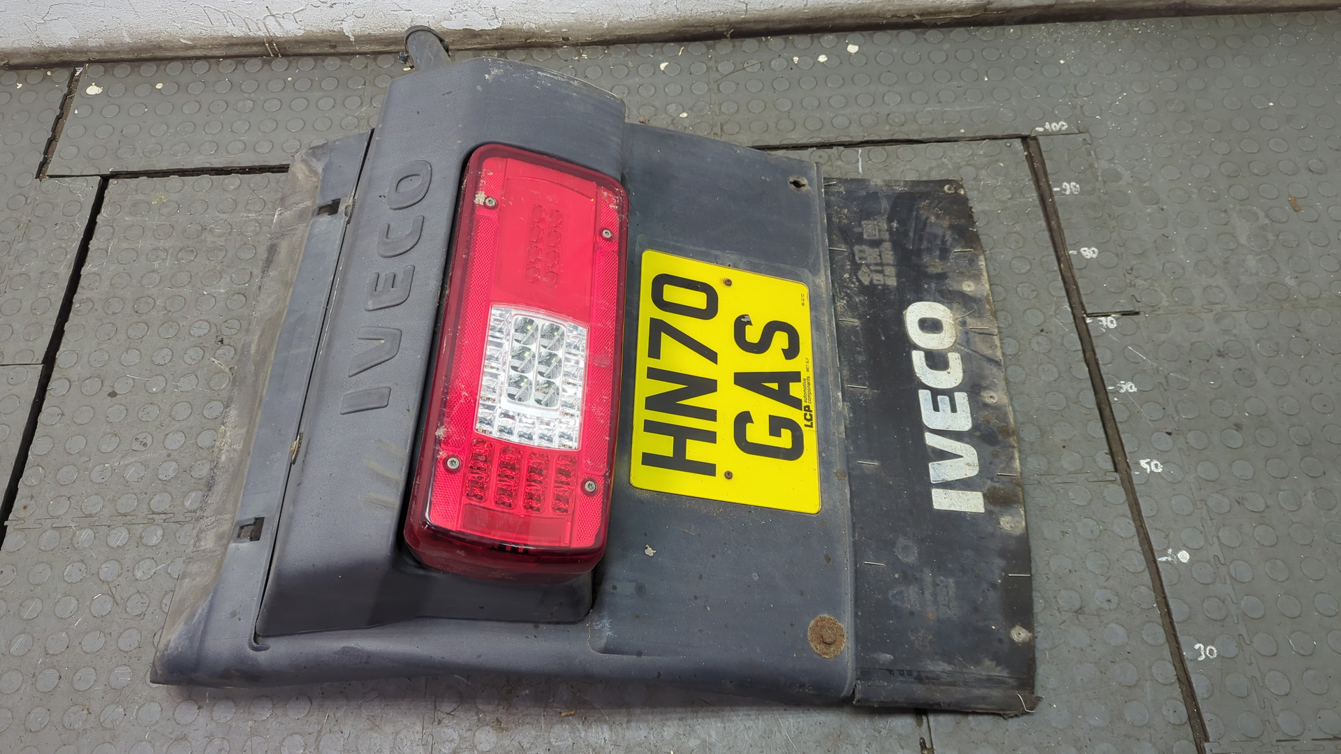 Крыло заднее левое