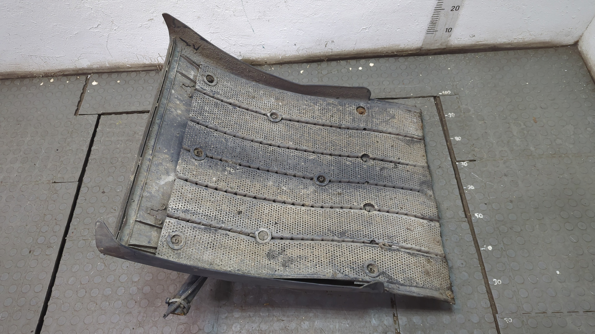 Крыло заднее левое