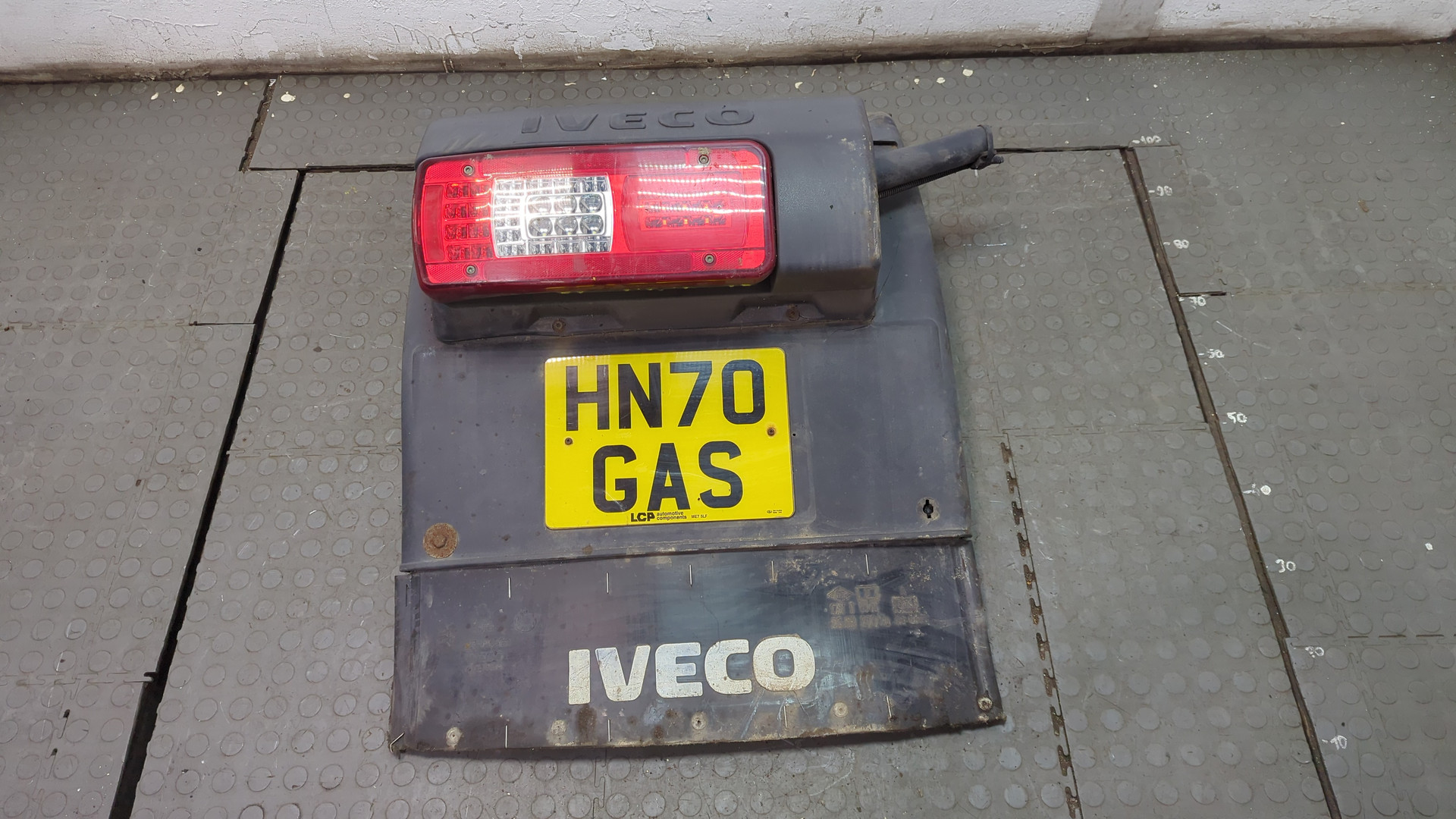 Крыло заднее левое