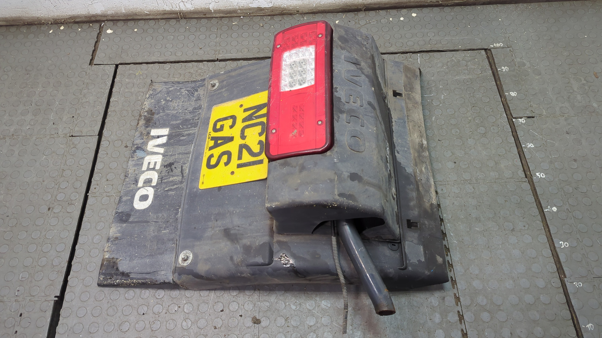 Крыло заднее левое