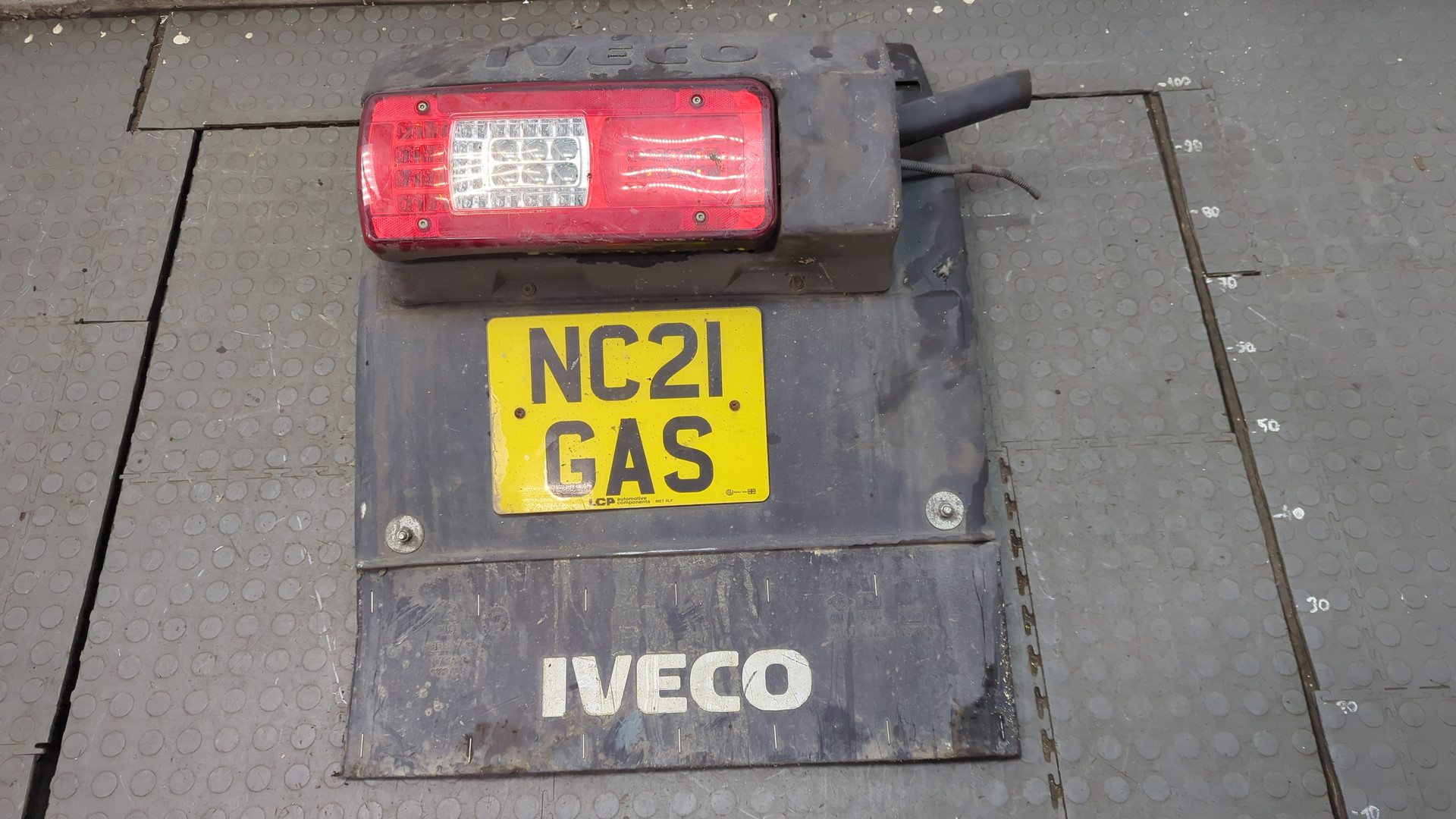 Крыло заднее левое