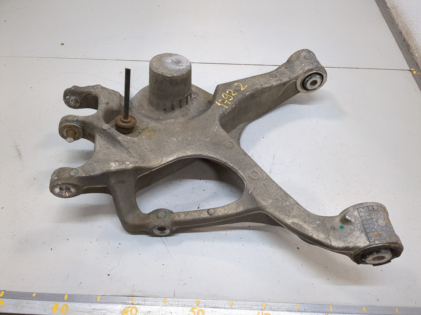 Рычаг задний правый