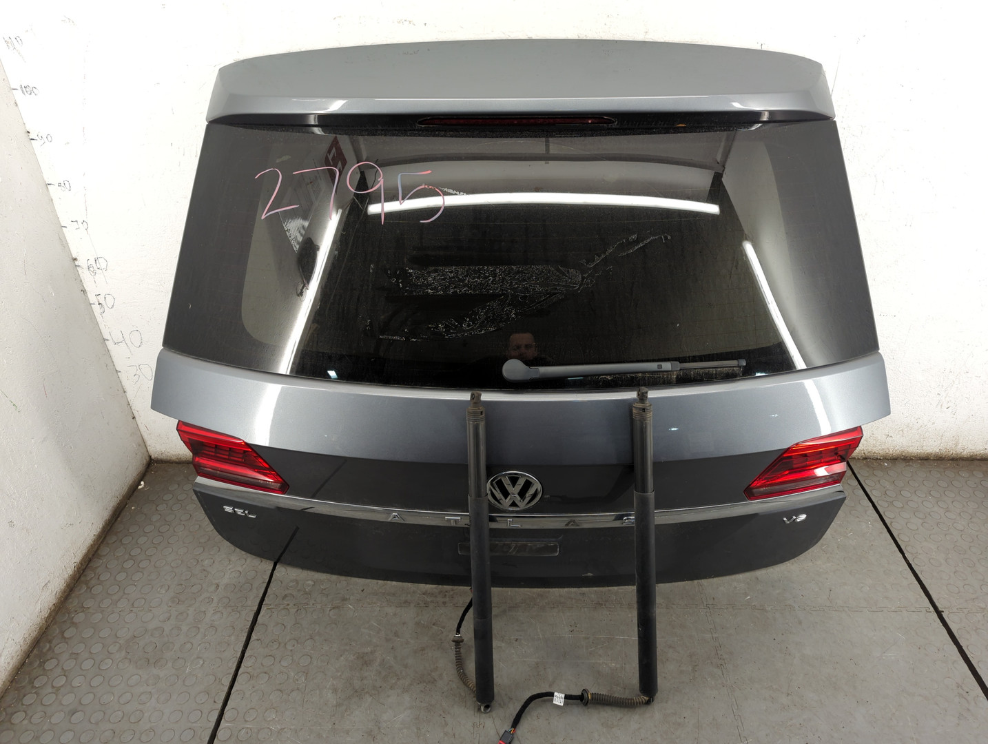 Дверь багажника