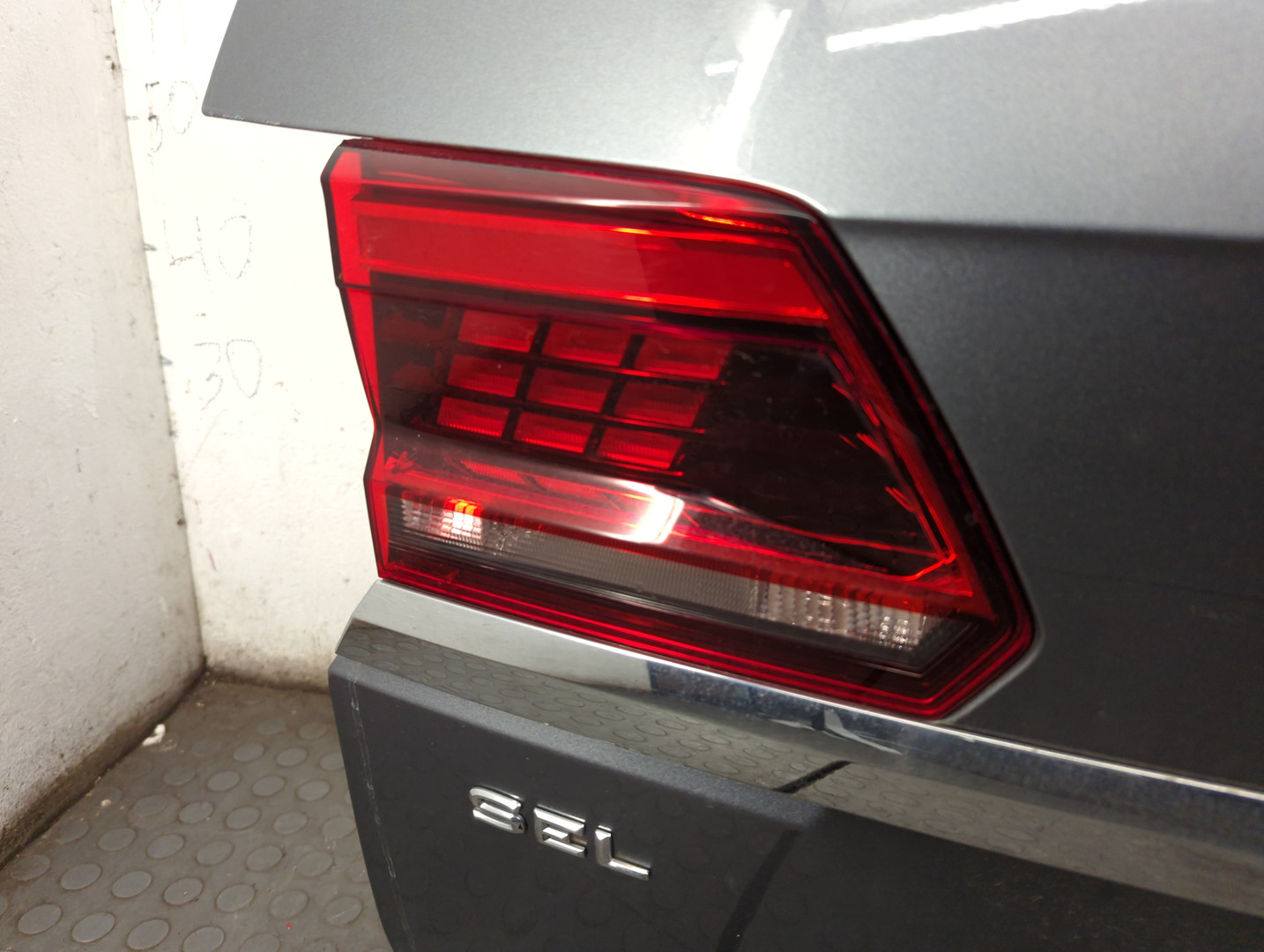 Дверь багажника