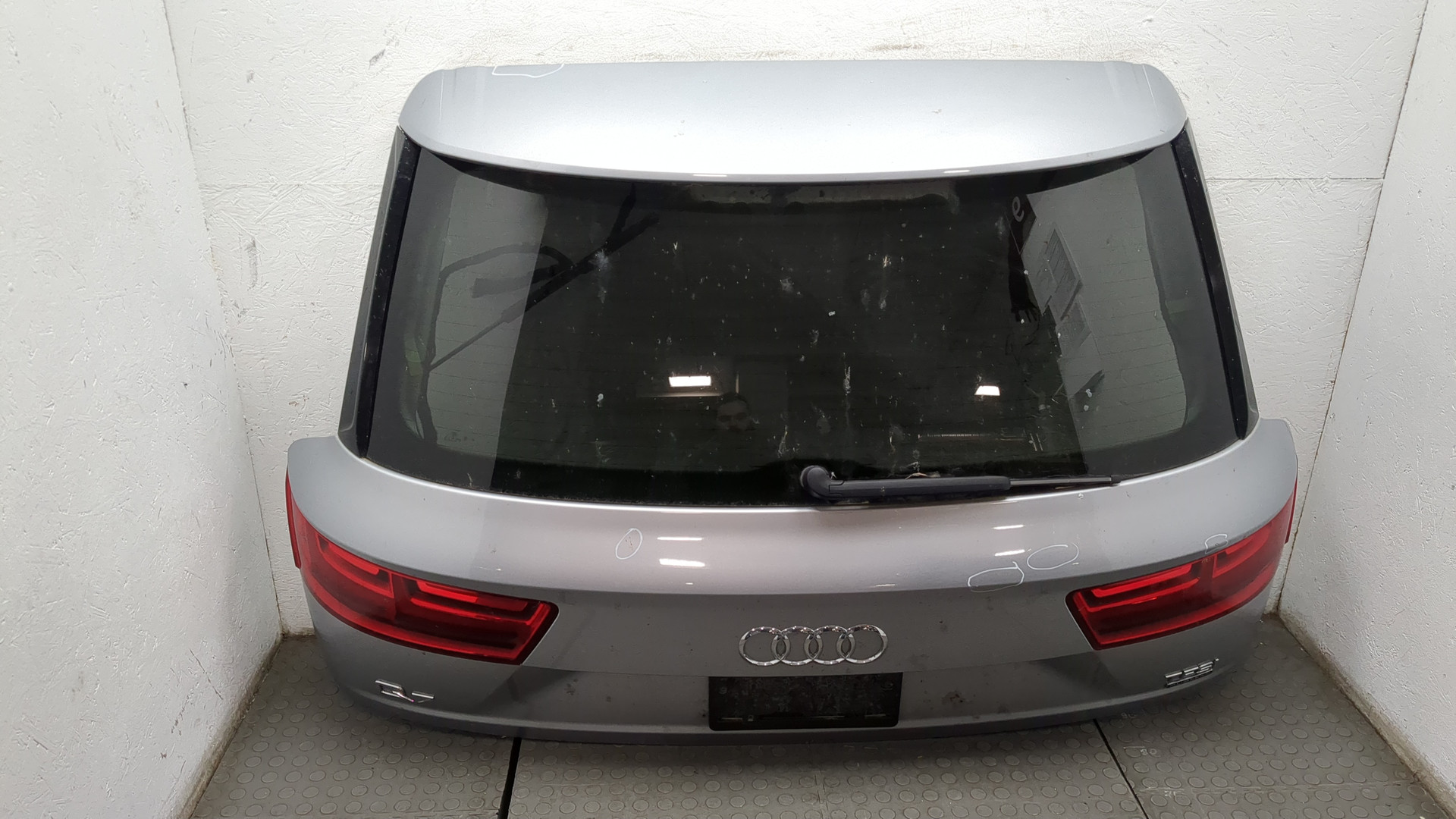 Дверь багажника