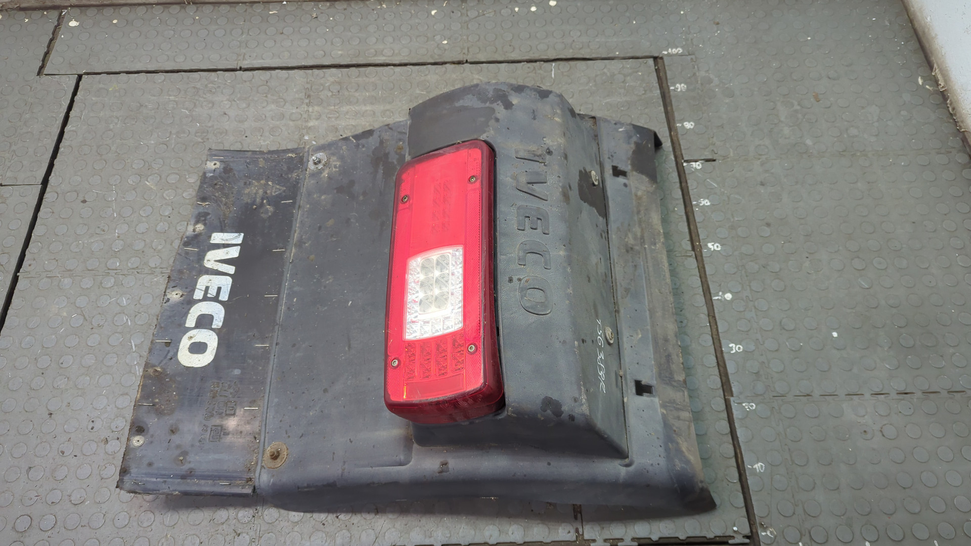 Крыло заднее правое