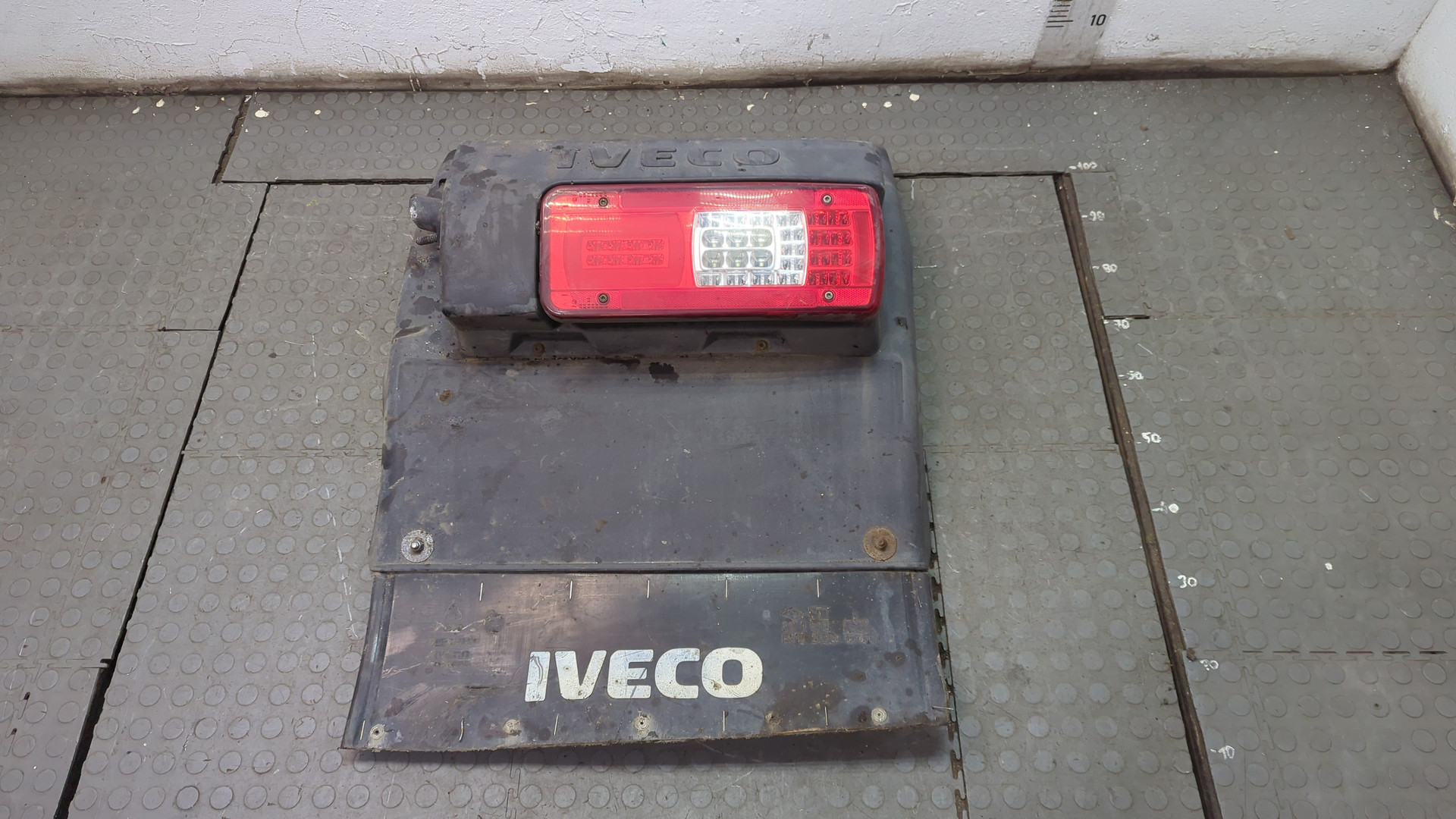 Крыло заднее правое