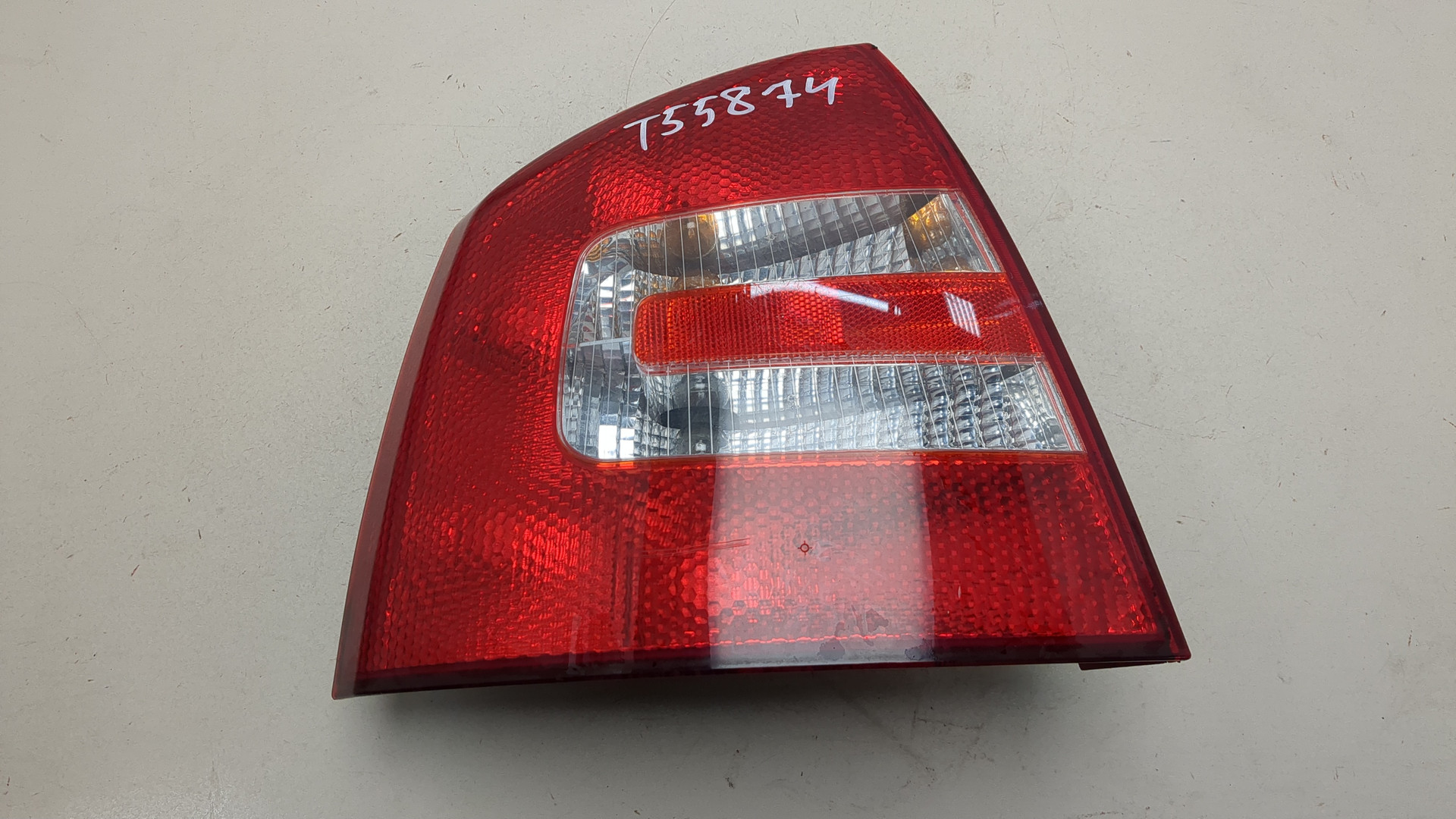 Фонарь задний левый