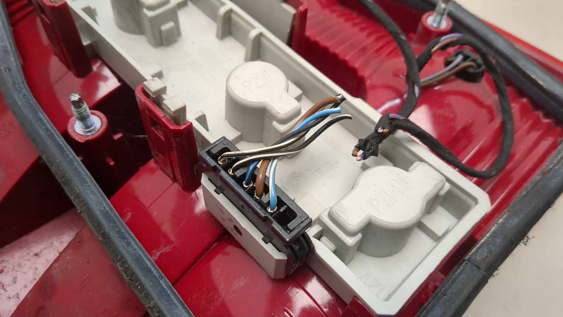 Фонарь задний левый